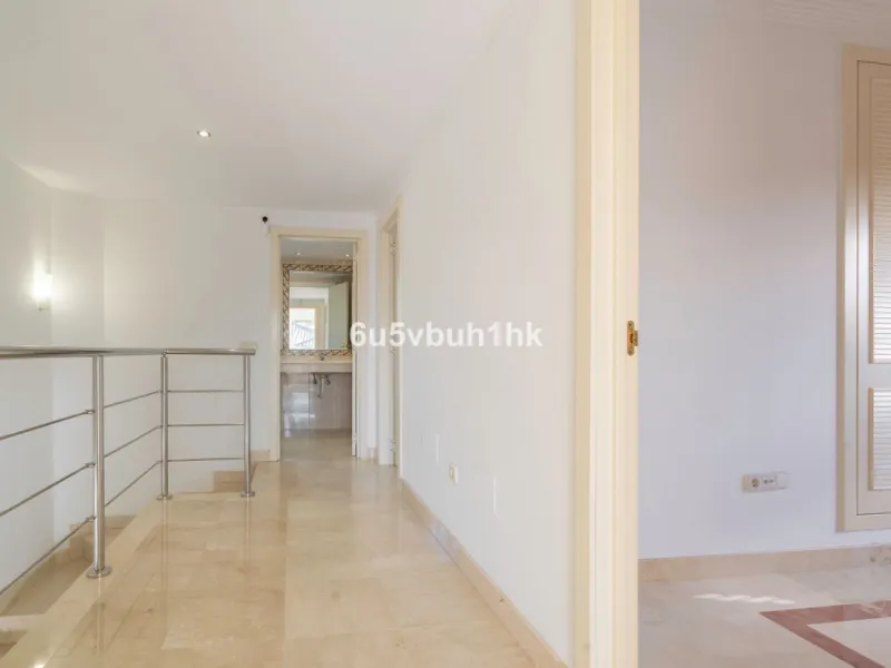 This elegant, two-story semi-detached villa on a 255 m² plot offers a perfect combination of spaciousness, comfort, and excellent finishes, designed for enjoying everyday life in a peaceful setting.
