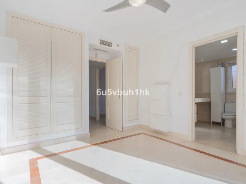 This elegant, two-story semi-detached villa on a 255 m² plot offers a perfect combination of spaciousness, comfort, and excellent finishes, designed for enjoying everyday life in a peaceful setting.