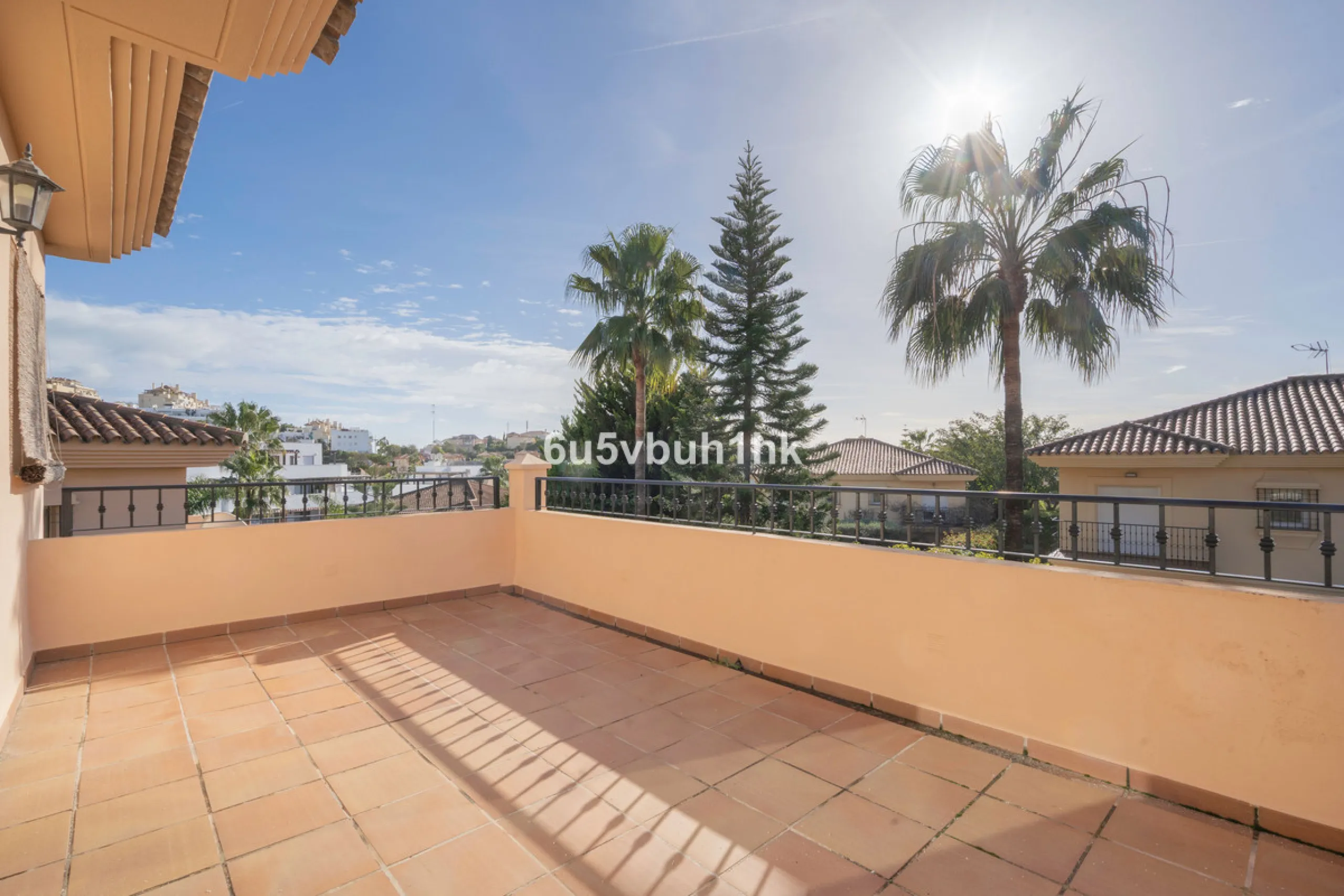 This elegant, two-story semi-detached villa on a 255 m² plot offers a perfect combination of spaciousness, comfort, and excellent finishes, designed for enjoying everyday life in a peaceful setting.