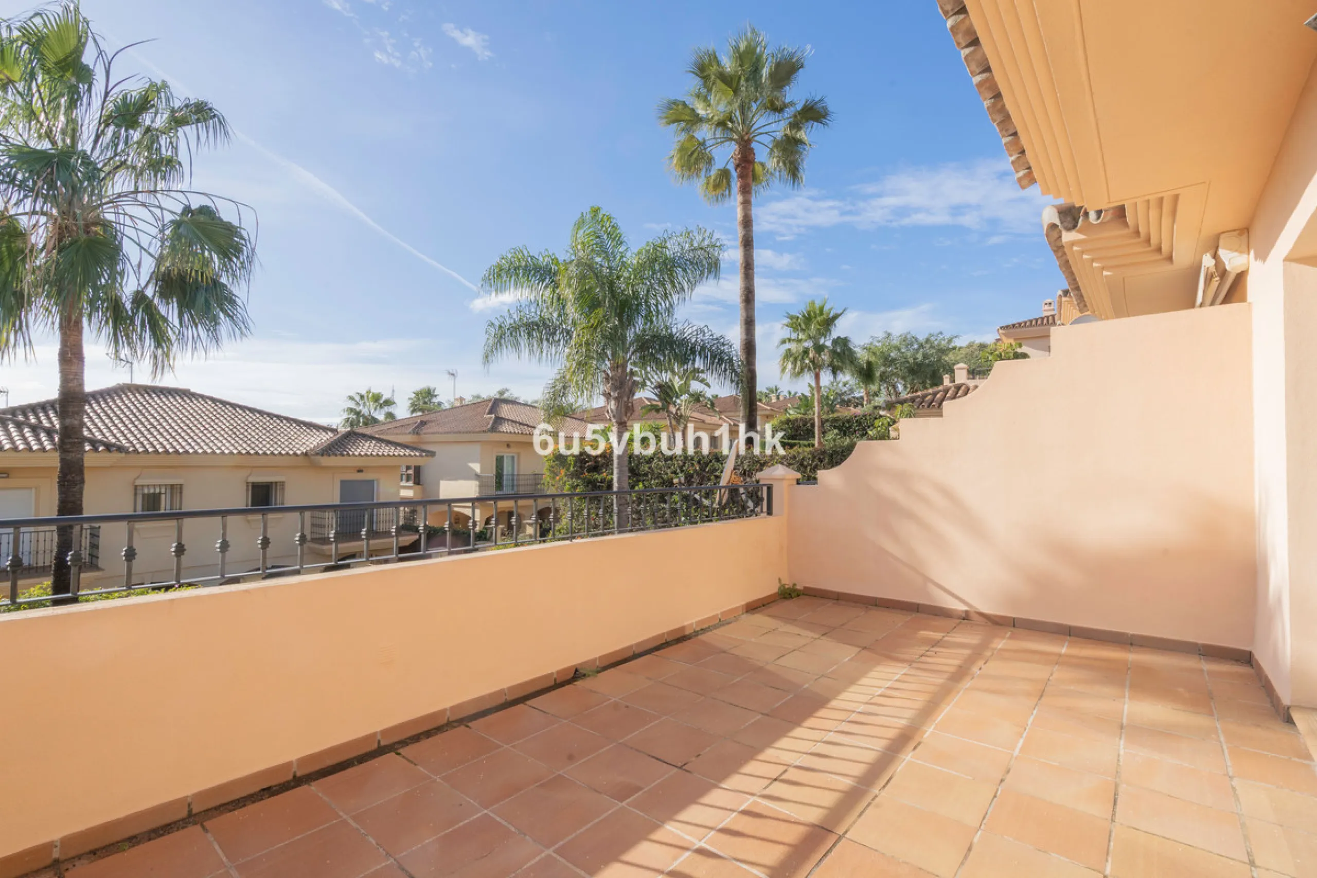 This elegant, two-story semi-detached villa on a 255 m² plot offers a perfect combination of spaciousness, comfort, and excellent finishes, designed for enjoying everyday life in a peaceful setting.
