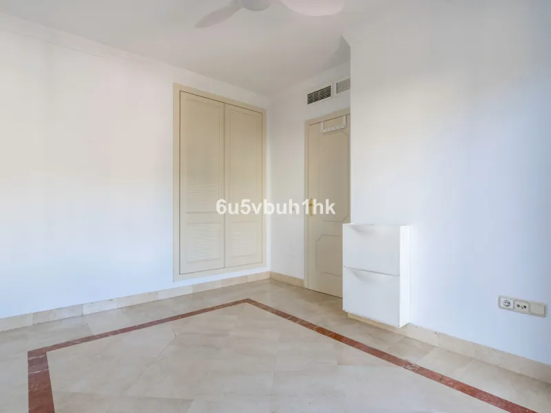 This elegant, two-story semi-detached villa on a 255 m² plot offers a perfect combination of spaciousness, comfort, and excellent finishes, designed for enjoying everyday life in a peaceful setting.