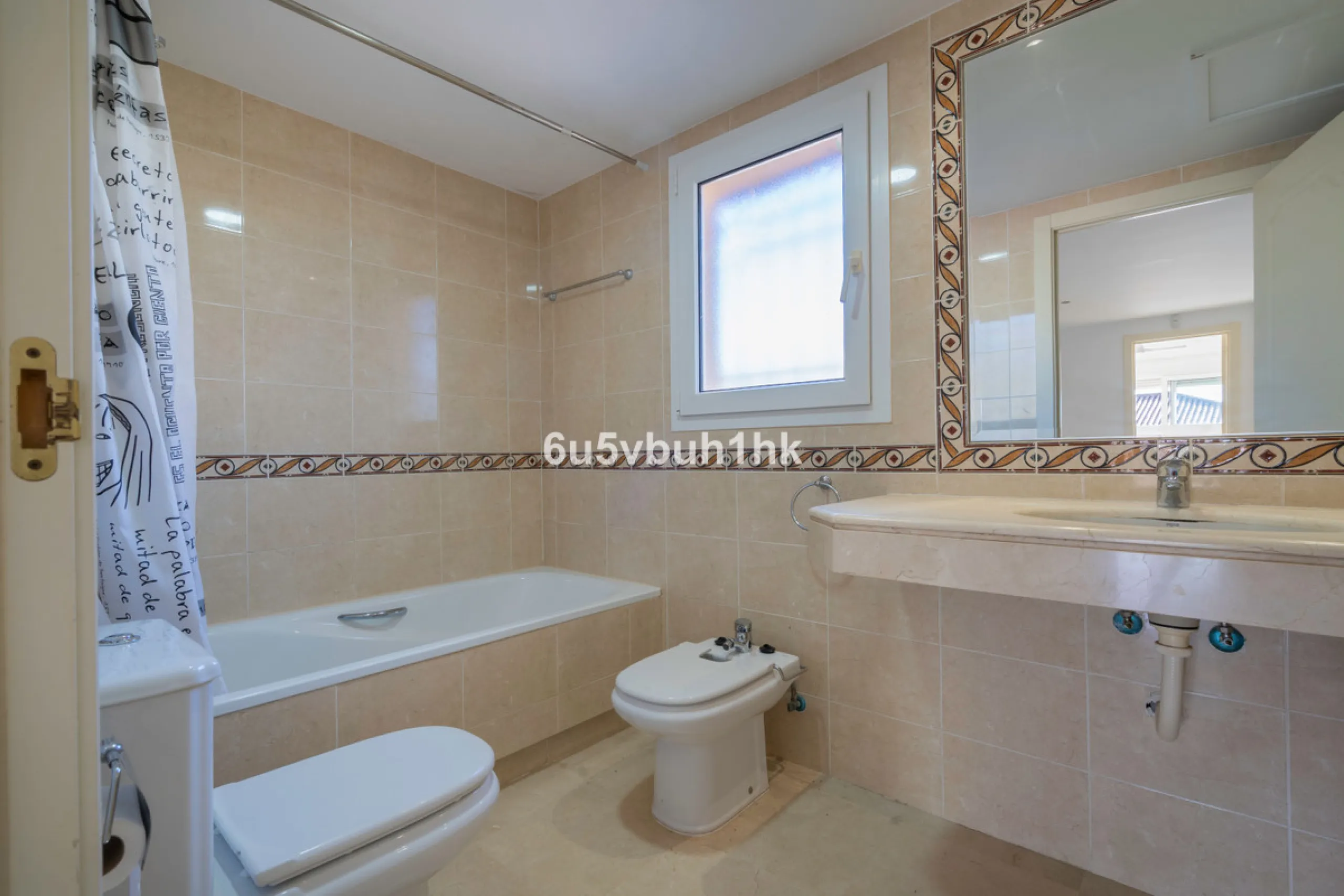 This elegant, two-story semi-detached villa on a 255 m² plot offers a perfect combination of spaciousness, comfort, and excellent finishes, designed for enjoying everyday life in a peaceful setting.