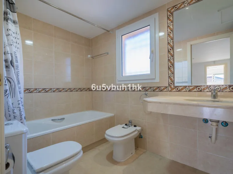 This elegant, two-story semi-detached villa on a 255 m² plot offers a perfect combination of spaciousness, comfort, and excellent finishes, designed for enjoying everyday life in a peaceful setting.