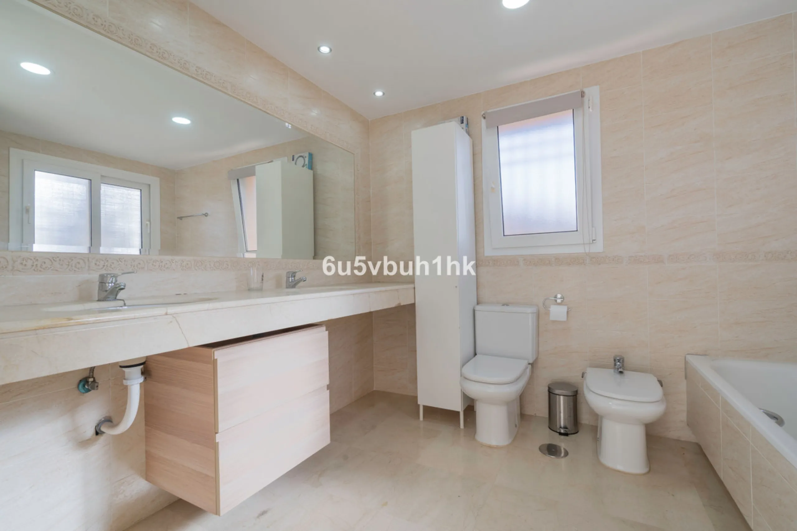 This elegant, two-story semi-detached villa on a 255 m² plot offers a perfect combination of spaciousness, comfort, and excellent finishes, designed for enjoying everyday life in a peaceful setting.