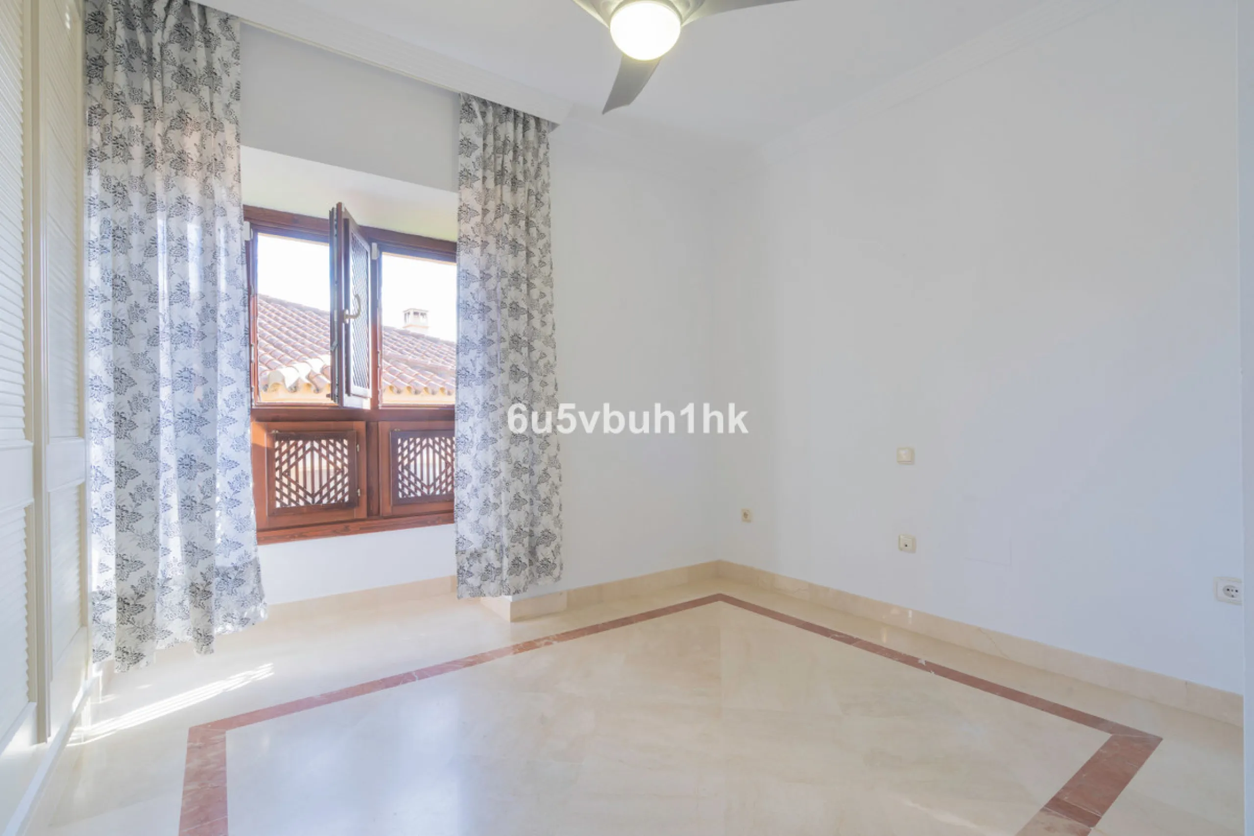 This elegant, two-story semi-detached villa on a 255 m² plot offers a perfect combination of spaciousness, comfort, and excellent finishes, designed for enjoying everyday life in a peaceful setting.