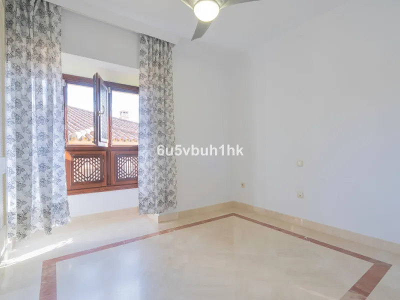 This elegant, two-story semi-detached villa on a 255 m² plot offers a perfect combination of spaciousness, comfort, and excellent finishes, designed for enjoying everyday life in a peaceful setting.