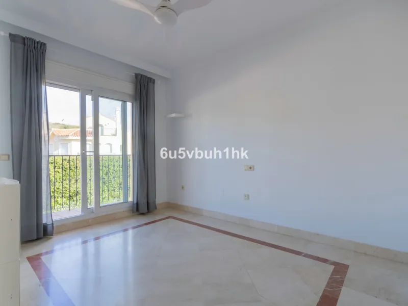 This elegant, two-story semi-detached villa on a 255 m² plot offers a perfect combination of spaciousness, comfort, and excellent finishes, designed for enjoying everyday life in a peaceful setting.
