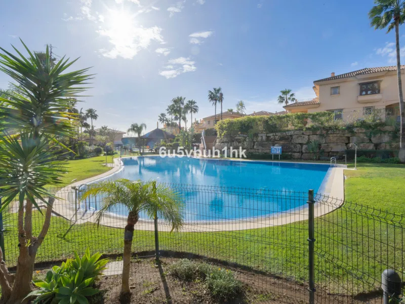 This elegant, two-story semi-detached villa on a 255 m² plot offers a perfect combination of spaciousness, comfort, and excellent finishes, designed for enjoying everyday life in a peaceful setting.