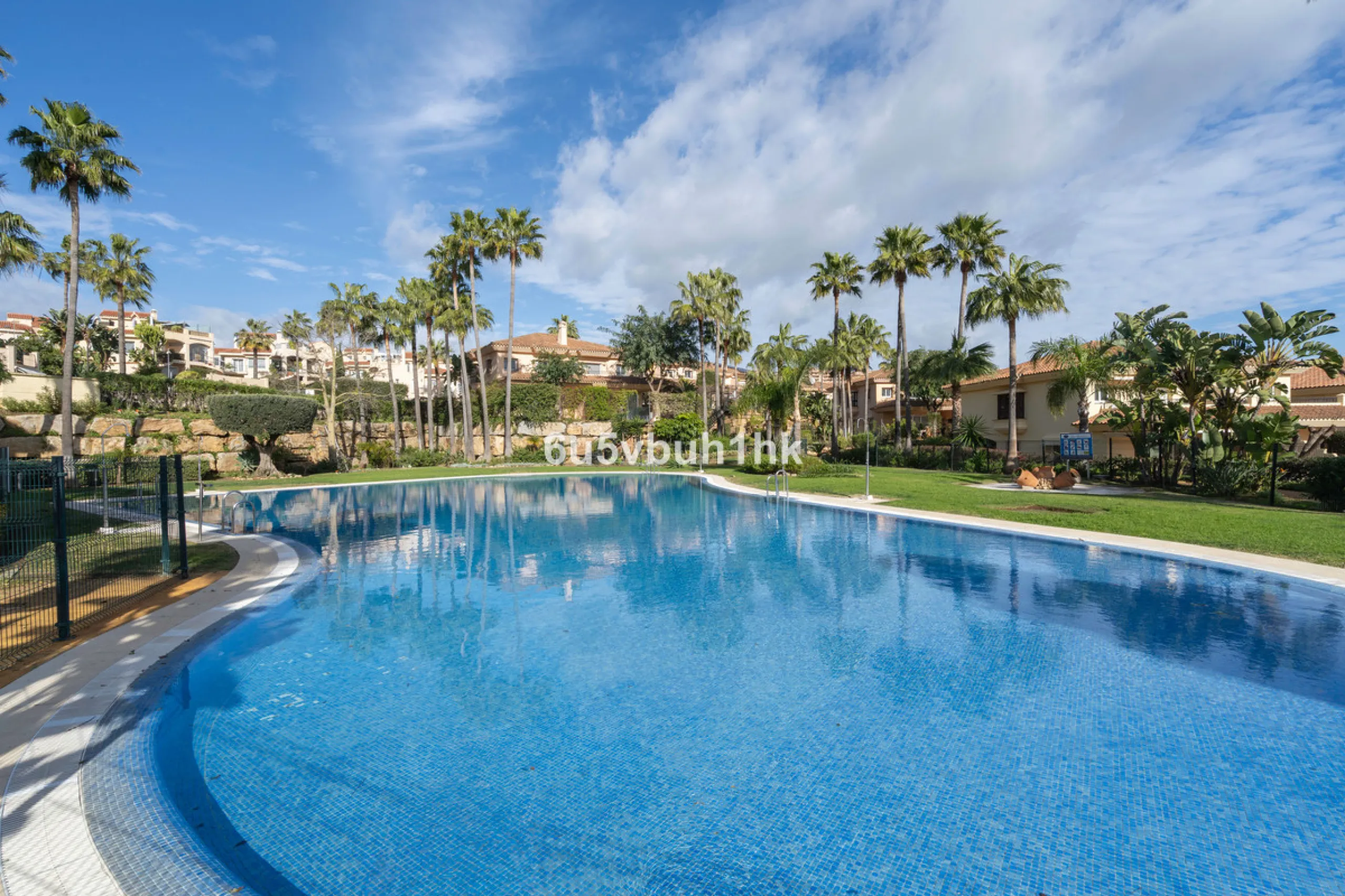 This elegant, two-story semi-detached villa on a 255 m² plot offers a perfect combination of spaciousness, comfort, and excellent finishes, designed for enjoying everyday life in a peaceful setting.