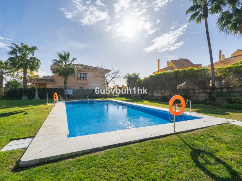 This elegant, two-story semi-detached villa on a 255 m² plot offers a perfect combination of spaciousness, comfort, and excellent finishes, designed for enjoying everyday life in a peaceful setting.