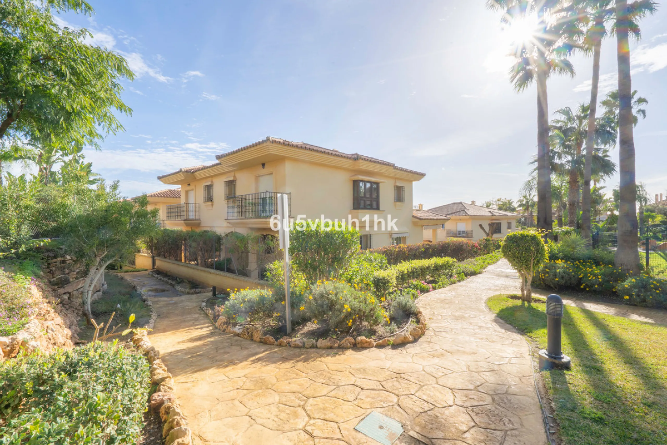 This elegant, two-story semi-detached villa on a 255 m² plot offers a perfect combination of spaciousness, comfort, and excellent finishes, designed for enjoying everyday life in a peaceful setting.
