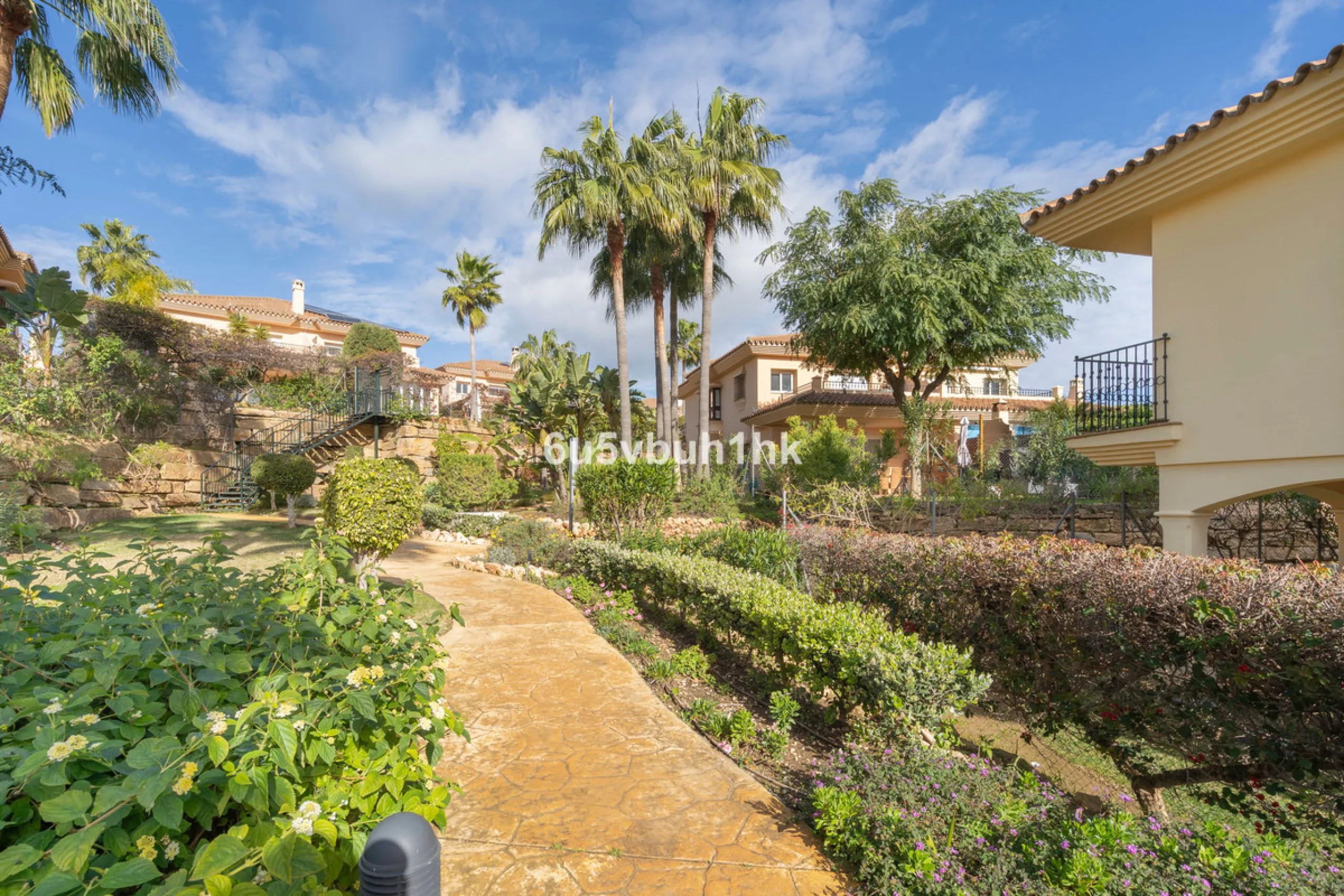 This elegant, two-story semi-detached villa on a 255 m² plot offers a perfect combination of spaciousness, comfort, and excellent finishes, designed for enjoying everyday life in a peaceful setting.
