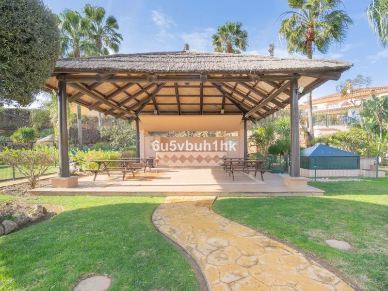 This elegant, two-story semi-detached villa on a 255 m² plot offers a perfect combination of spaciousness, comfort, and excellent finishes, designed for enjoying everyday life in a peaceful setting.