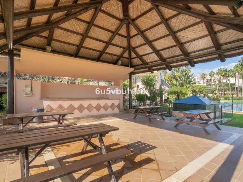 This elegant, two-story semi-detached villa on a 255 m² plot offers a perfect combination of spaciousness, comfort, and excellent finishes, designed for enjoying everyday life in a peaceful setting.