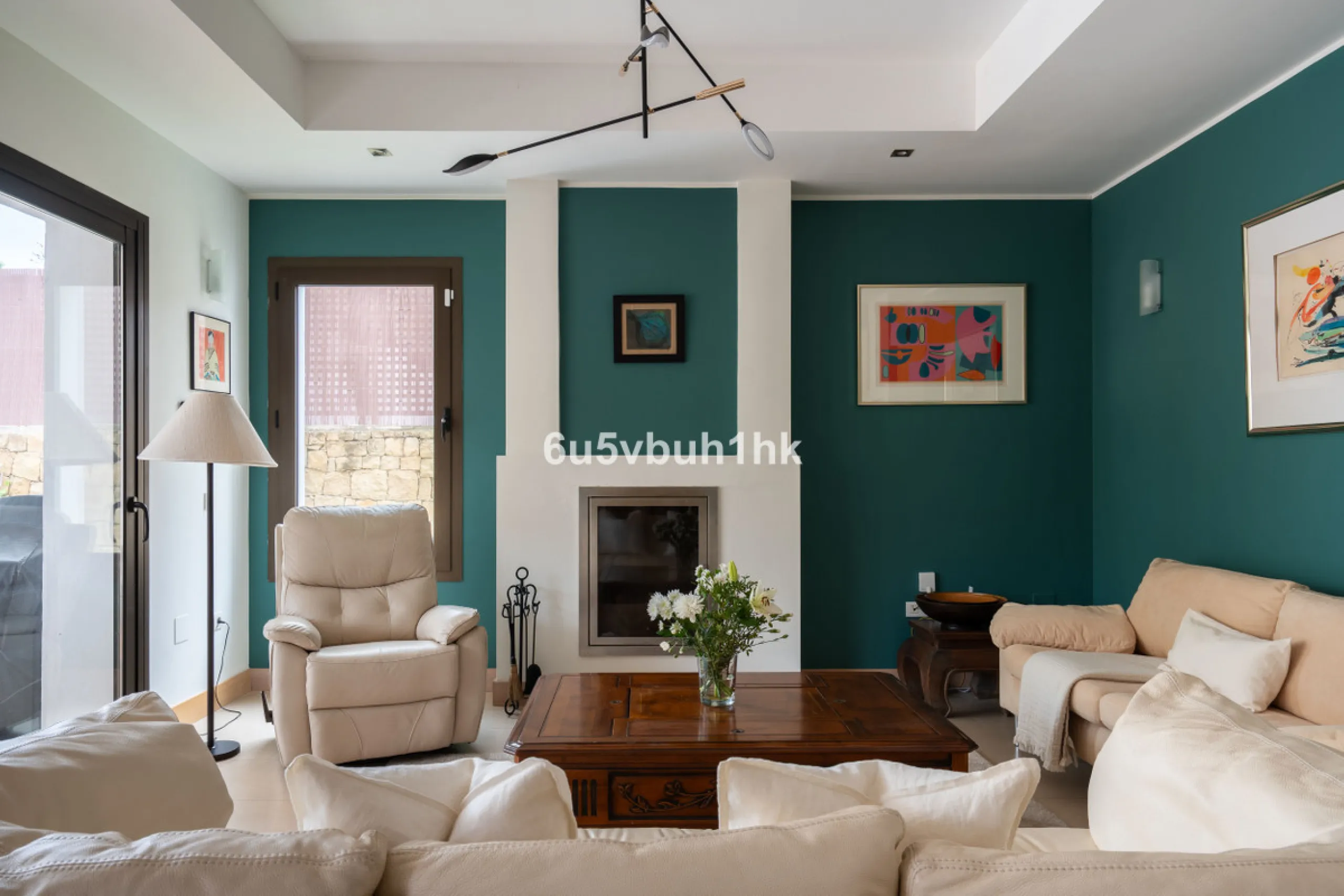 House - Semi-Detached House в продаже в Benalmadena, Málaga. В доме 3 спален и 2 ванных комнат. Площадь дома 285 м². Площадь участка 467 м²
