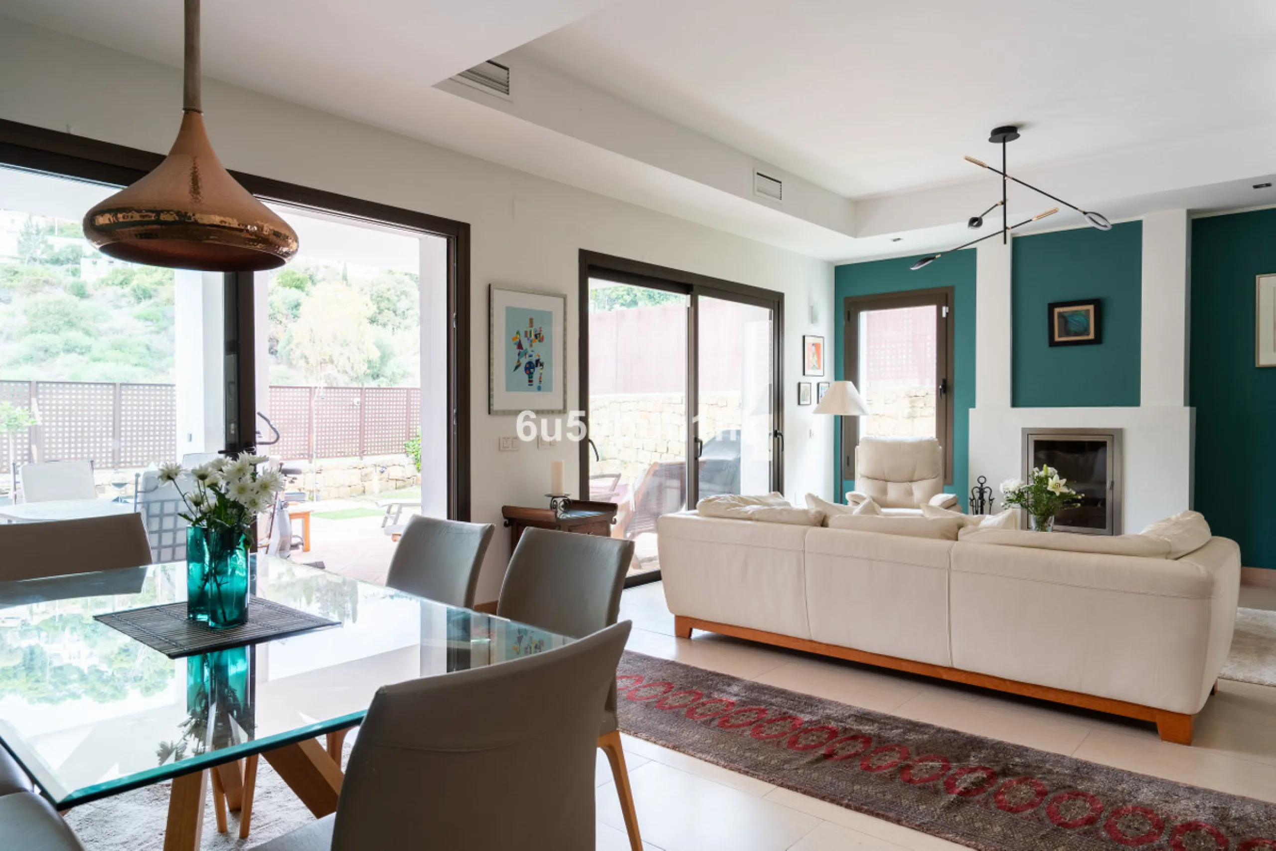House - Semi-Detached House в продаже в Benalmadena, Málaga. В доме 3 спален и 2 ванных комнат. Площадь дома 285 м². Площадь участка 467 м²