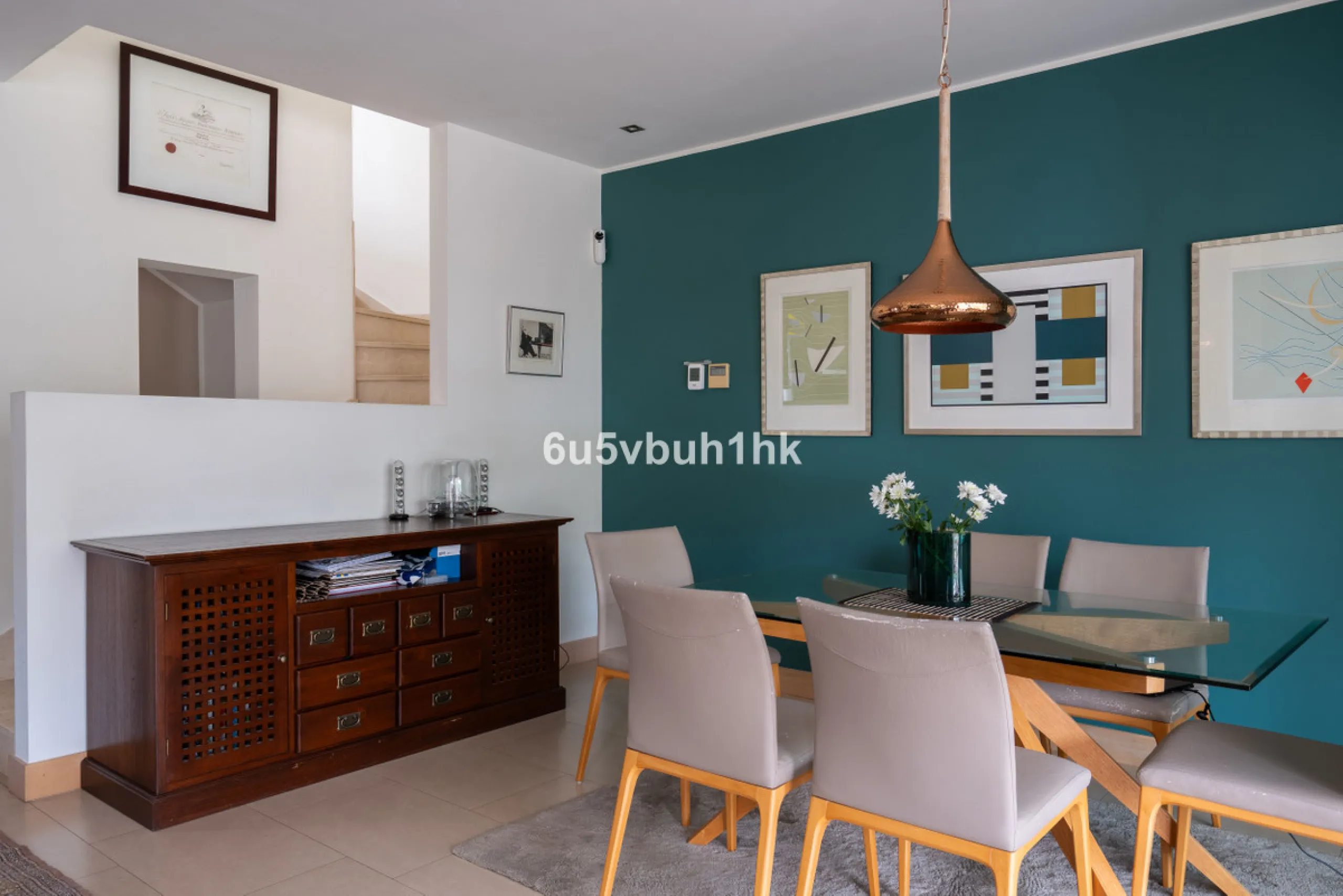 House - Semi-Detached House в продаже в Benalmadena, Málaga. В доме 3 спален и 2 ванных комнат. Площадь дома 285 м². Площадь участка 467 м²