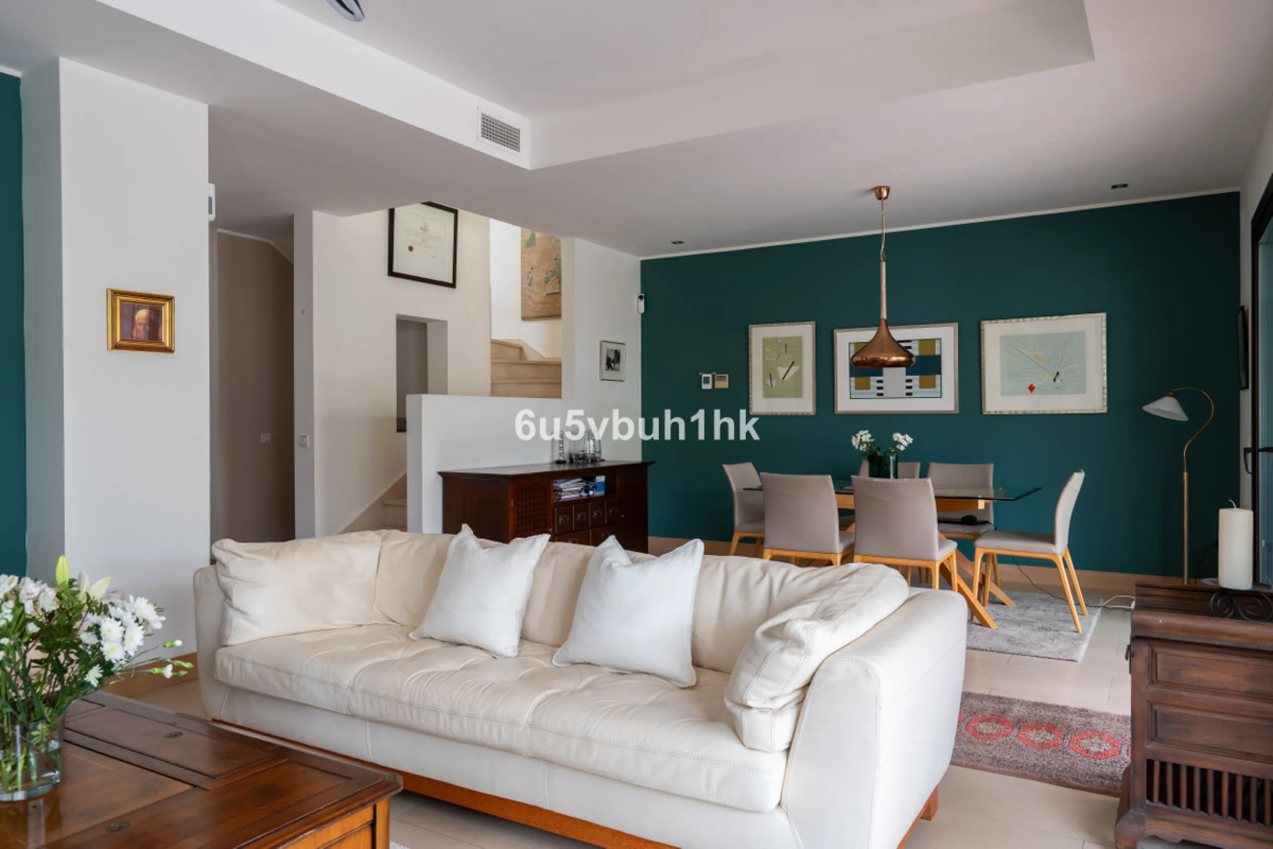 House - Semi-Detached House в продаже в Benalmadena, Málaga. В доме 3 спален и 2 ванных комнат. Площадь дома 285 м². Площадь участка 467 м²