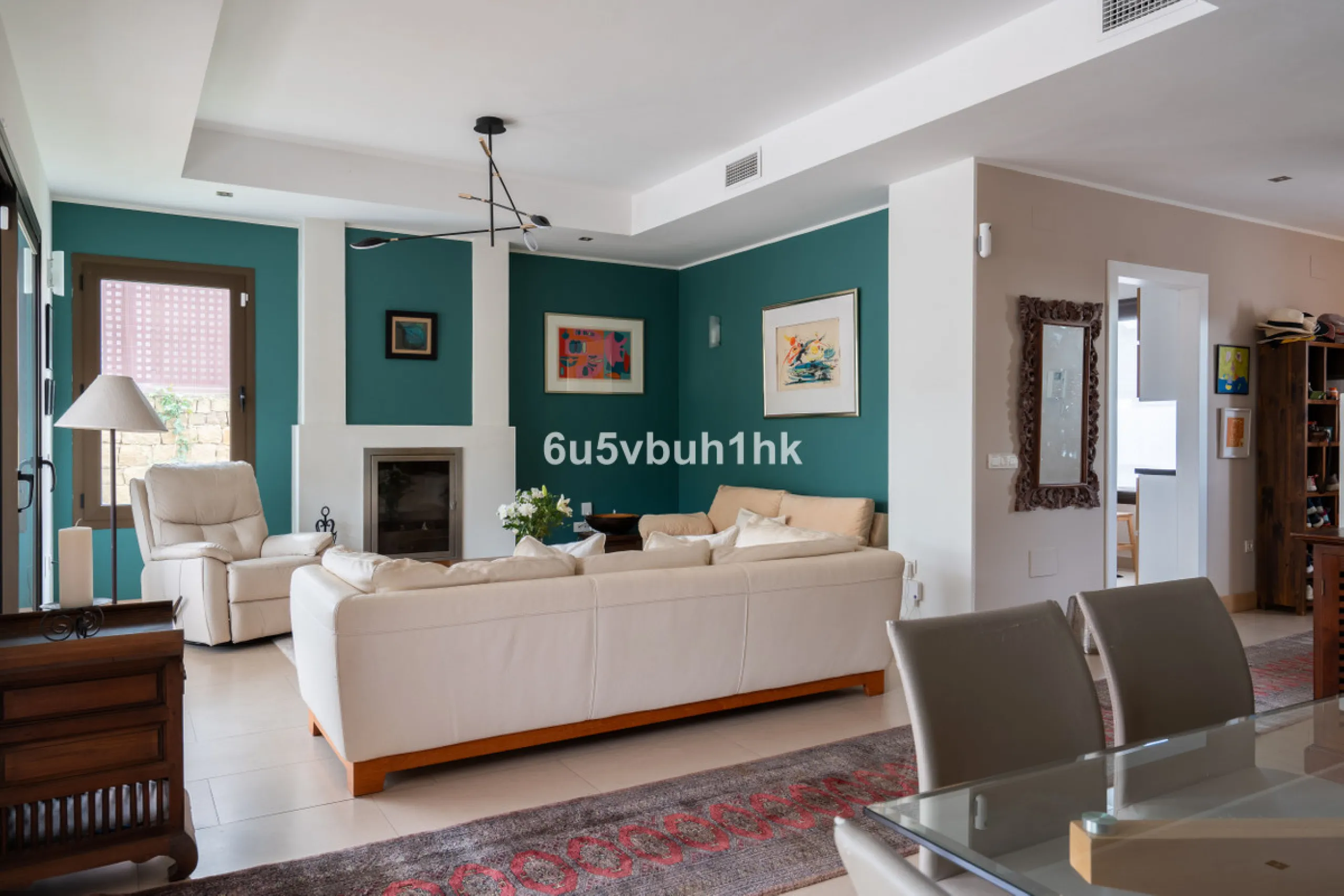 House - Semi-Detached House в продаже в Benalmadena, Málaga. В доме 3 спален и 2 ванных комнат. Площадь дома 285 м². Площадь участка 467 м²