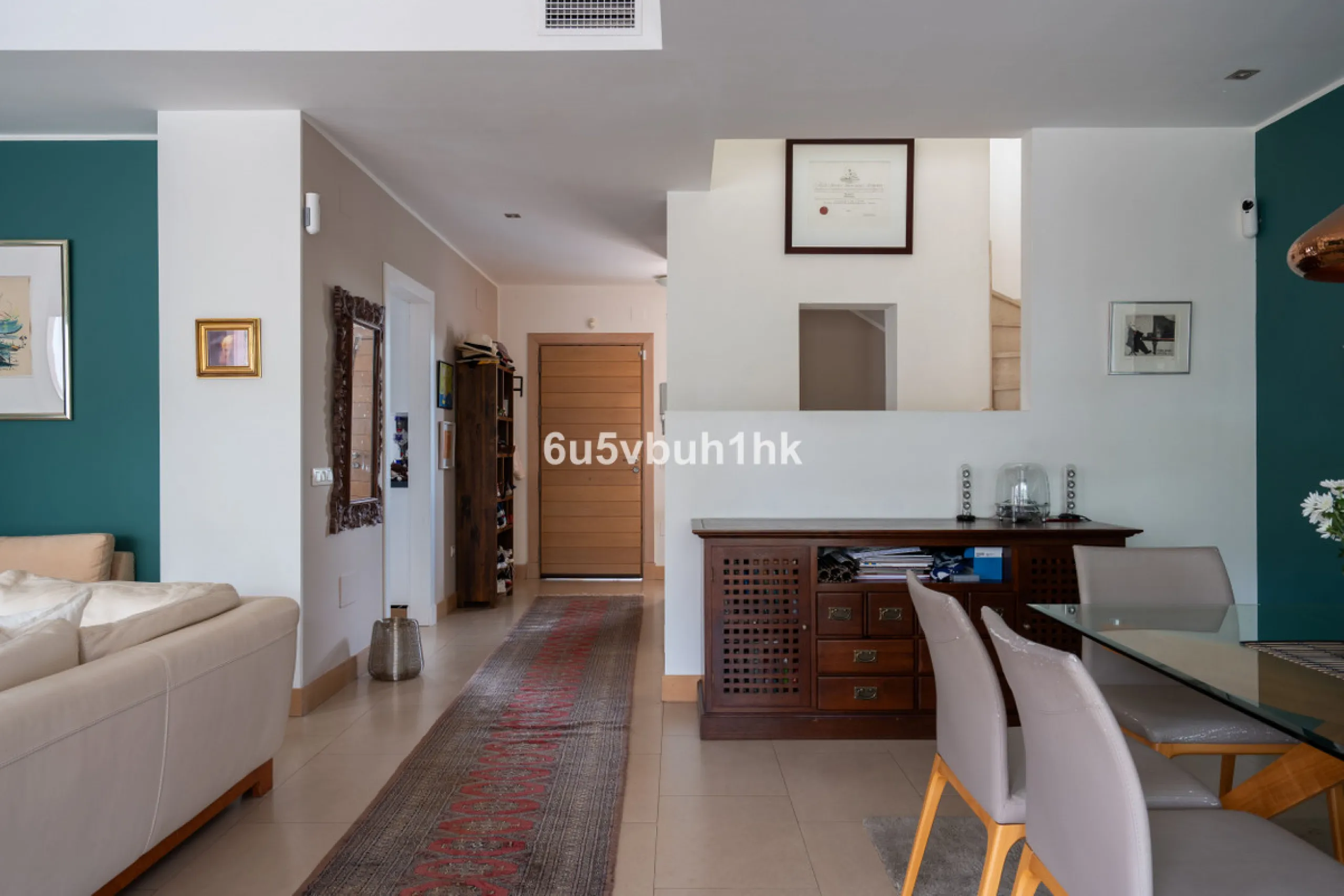 House - Semi-Detached House в продаже в Benalmadena, Málaga. В доме 3 спален и 2 ванных комнат. Площадь дома 285 м². Площадь участка 467 м²