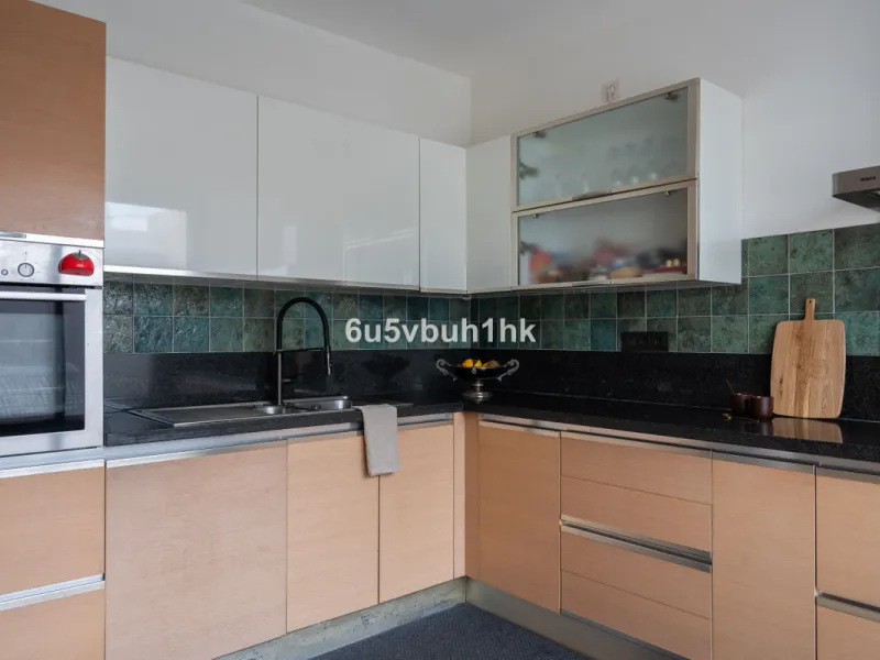 House - Semi-Detached House в продаже в Benalmadena, Málaga. В доме 3 спален и 2 ванных комнат. Площадь дома 285 м². Площадь участка 467 м²