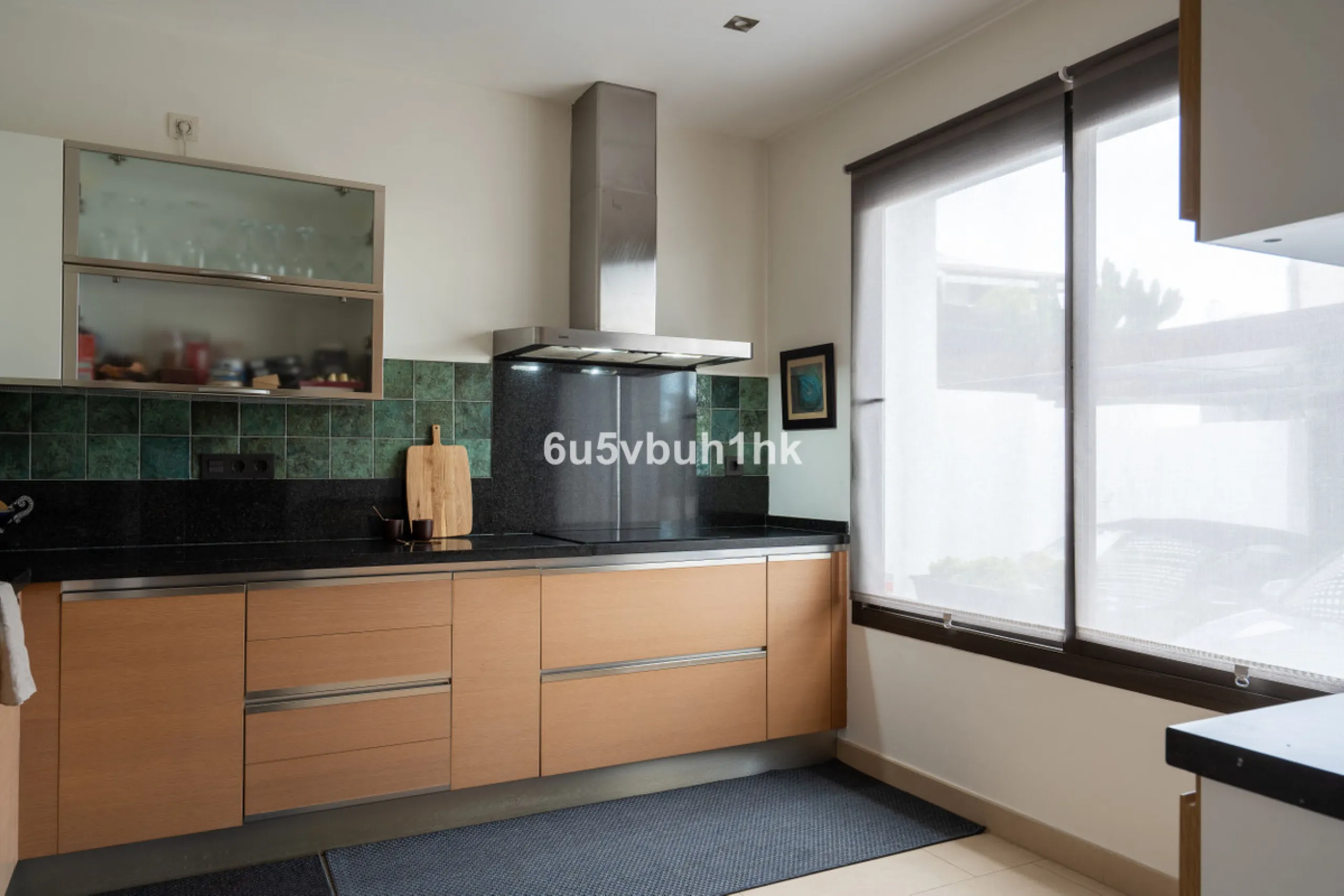 House - Semi-Detached House в продаже в Benalmadena, Málaga. В доме 3 спален и 2 ванных комнат. Площадь дома 285 м². Площадь участка 467 м²