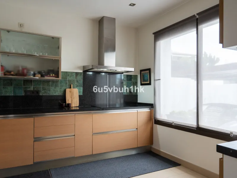 House - Semi-Detached House в продаже в Benalmadena, Málaga. В доме 3 спален и 2 ванных комнат. Площадь дома 285 м². Площадь участка 467 м²