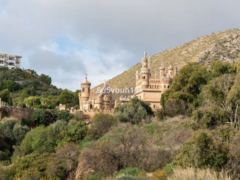 House - Semi-Detached House в продаже в Benalmadena, Málaga. В доме 3 спален и 2 ванных комнат. Площадь дома 285 м². Площадь участка 467 м²