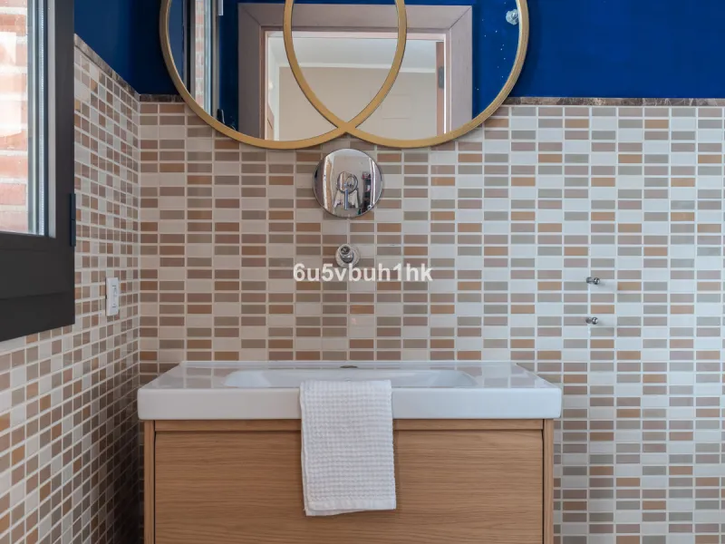 House - Semi-Detached House в продаже в Benalmadena, Málaga. В доме 3 спален и 2 ванных комнат. Площадь дома 285 м². Площадь участка 467 м²