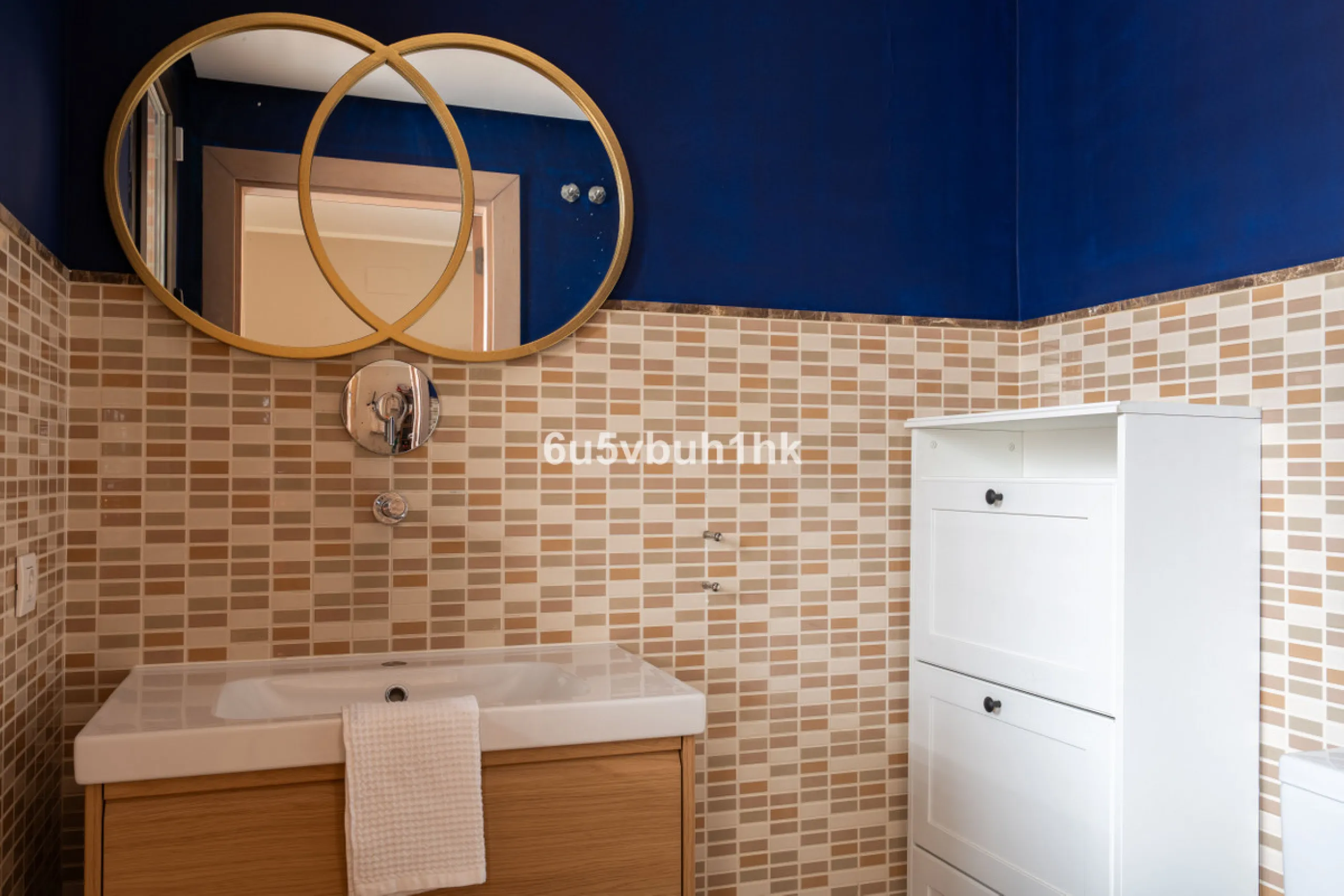 House - Semi-Detached House в продаже в Benalmadena, Málaga. В доме 3 спален и 2 ванных комнат. Площадь дома 285 м². Площадь участка 467 м²