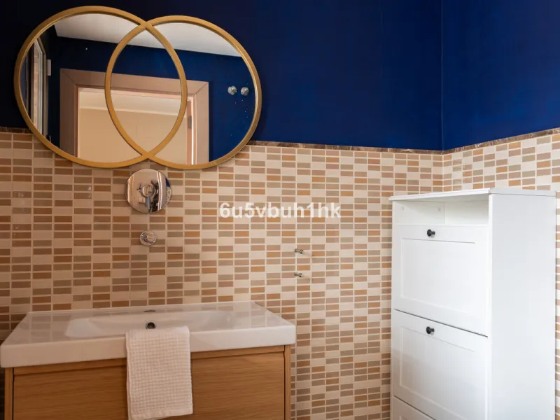 House - Semi-Detached House в продаже в Benalmadena, Málaga. В доме 3 спален и 2 ванных комнат. Площадь дома 285 м². Площадь участка 467 м²