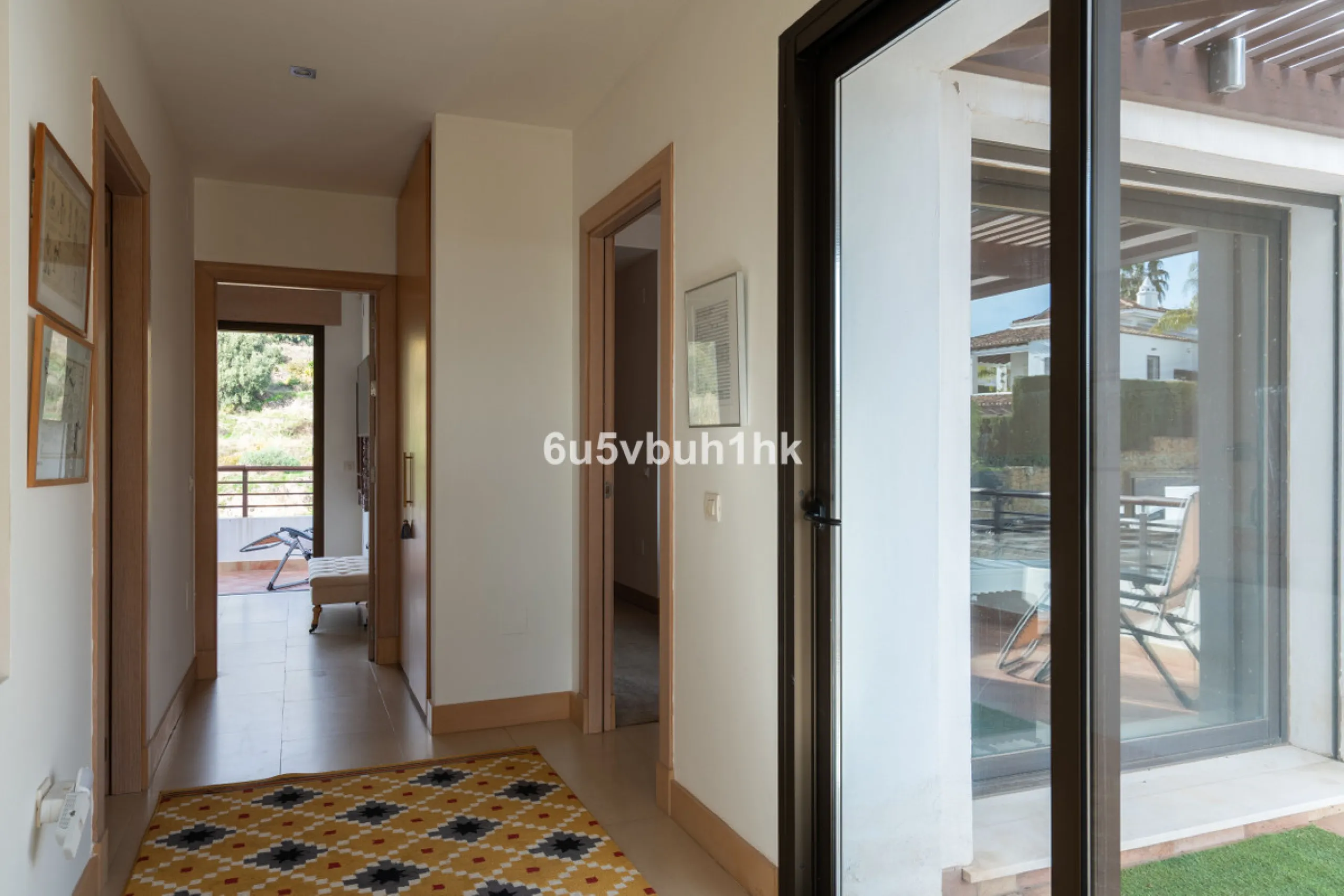 House - Semi-Detached House в продаже в Benalmadena, Málaga. В доме 3 спален и 2 ванных комнат. Площадь дома 285 м². Площадь участка 467 м²