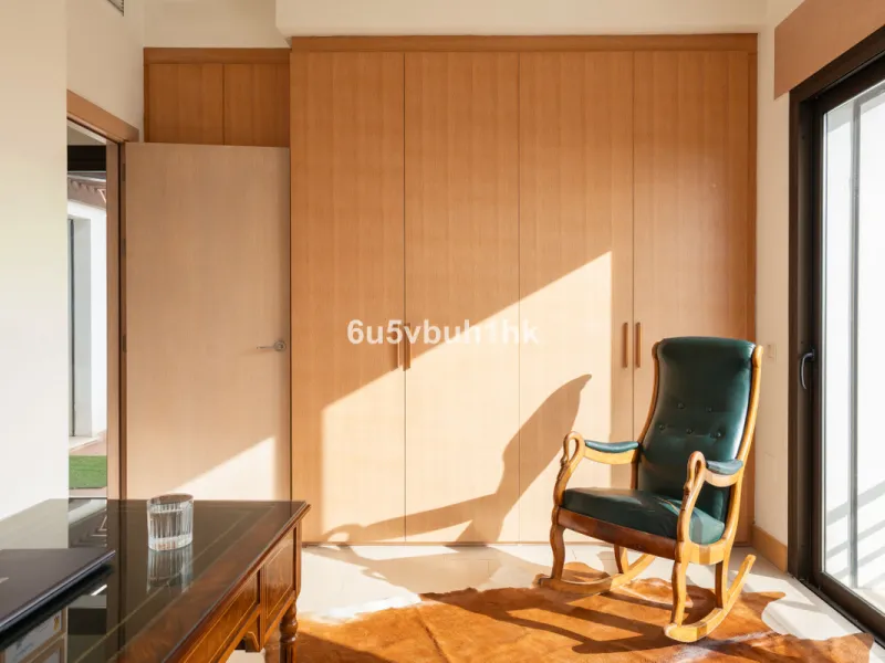 House - Semi-Detached House в продаже в Benalmadena, Málaga. В доме 3 спален и 2 ванных комнат. Площадь дома 285 м². Площадь участка 467 м²