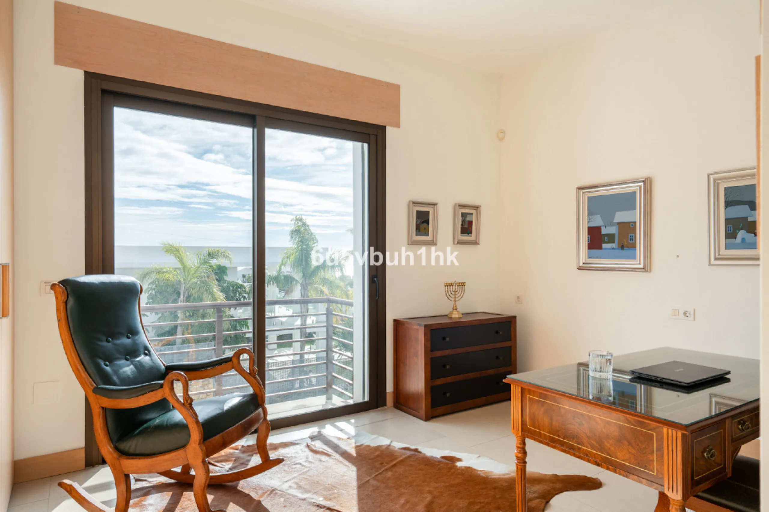 House - Semi-Detached House в продаже в Benalmadena, Málaga. В доме 3 спален и 2 ванных комнат. Площадь дома 285 м². Площадь участка 467 м²