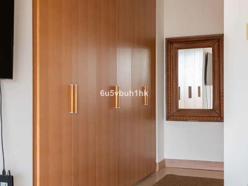 House - Semi-Detached House в продаже в Benalmadena, Málaga. В доме 3 спален и 2 ванных комнат. Площадь дома 285 м². Площадь участка 467 м²