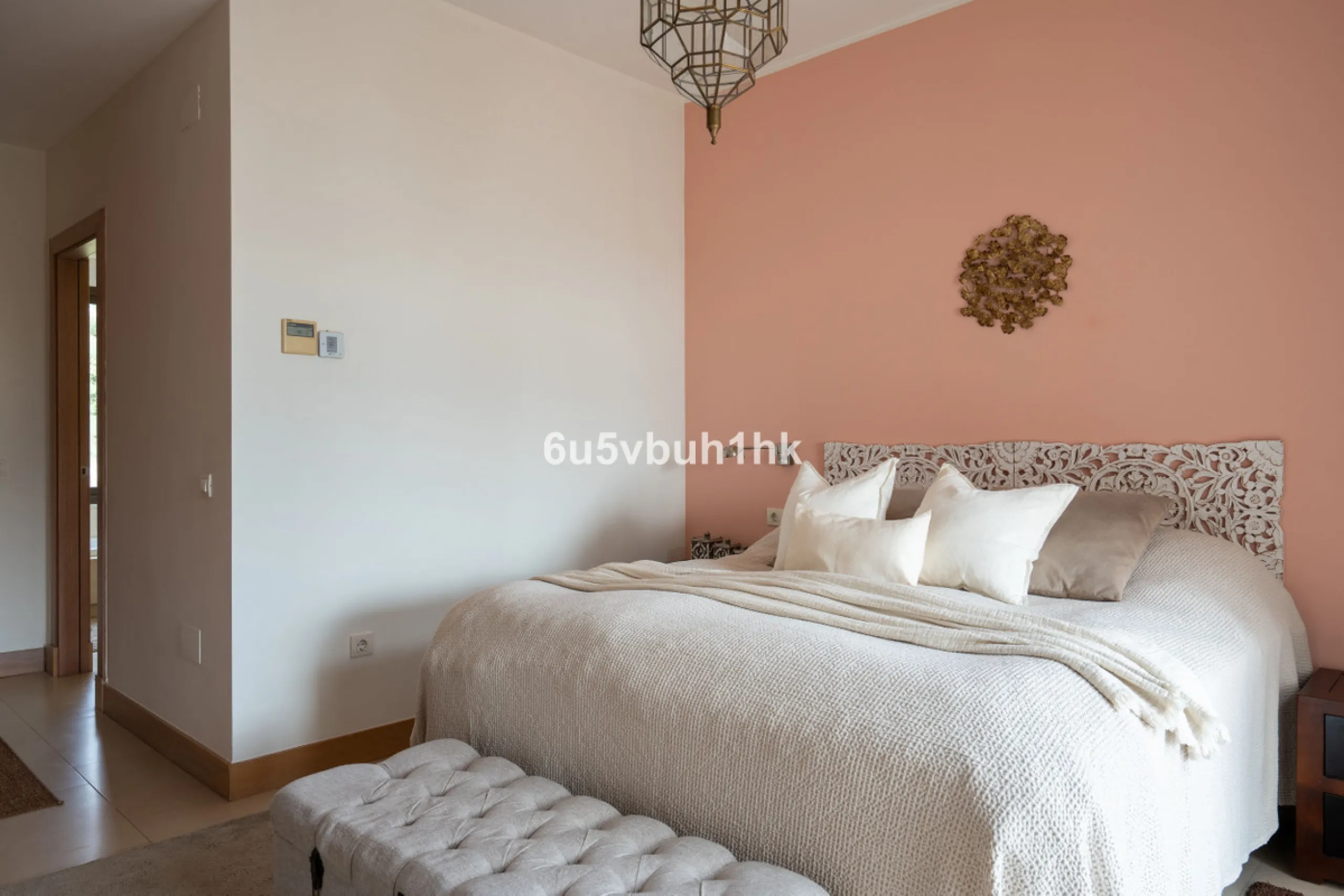 House - Semi-Detached House в продаже в Benalmadena, Málaga. В доме 3 спален и 2 ванных комнат. Площадь дома 285 м². Площадь участка 467 м²