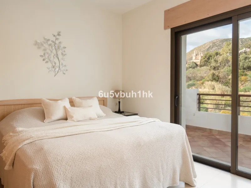 House - Semi-Detached House в продаже в Benalmadena, Málaga. В доме 3 спален и 2 ванных комнат. Площадь дома 285 м². Площадь участка 467 м²