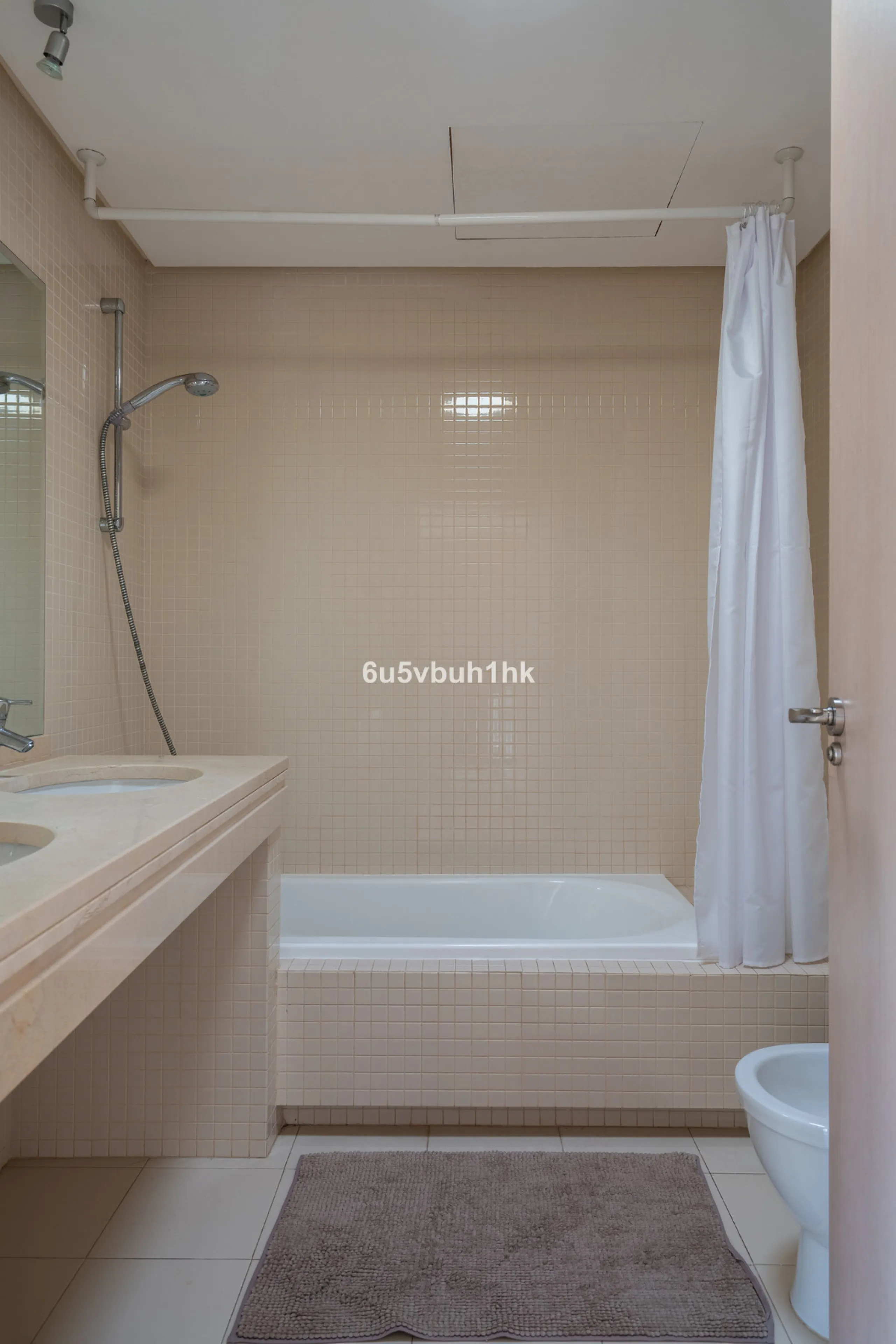 House - Semi-Detached House в продаже в Benalmadena, Málaga. В доме 3 спален и 2 ванных комнат. Площадь дома 285 м². Площадь участка 467 м²