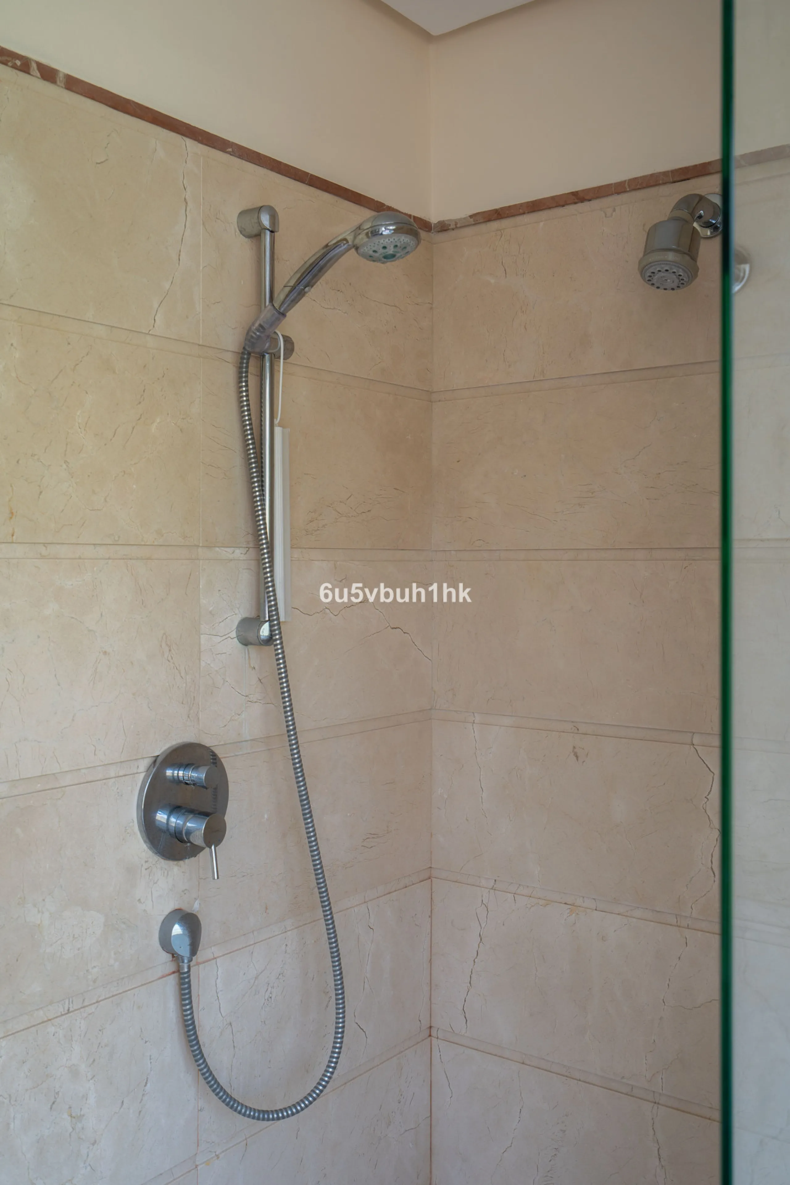House - Semi-Detached House в продаже в Benalmadena, Málaga. В доме 3 спален и 2 ванных комнат. Площадь дома 285 м². Площадь участка 467 м²