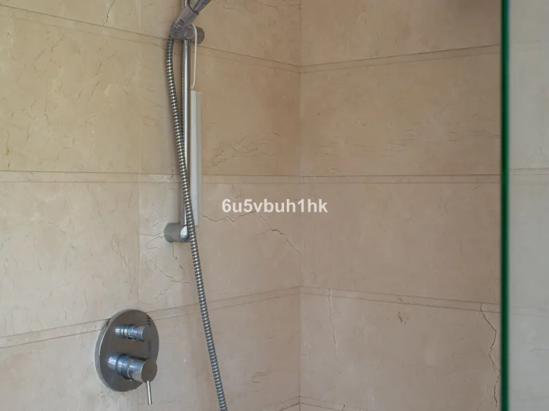 House - Semi-Detached House в продаже в Benalmadena, Málaga. В доме 3 спален и 2 ванных комнат. Площадь дома 285 м². Площадь участка 467 м²