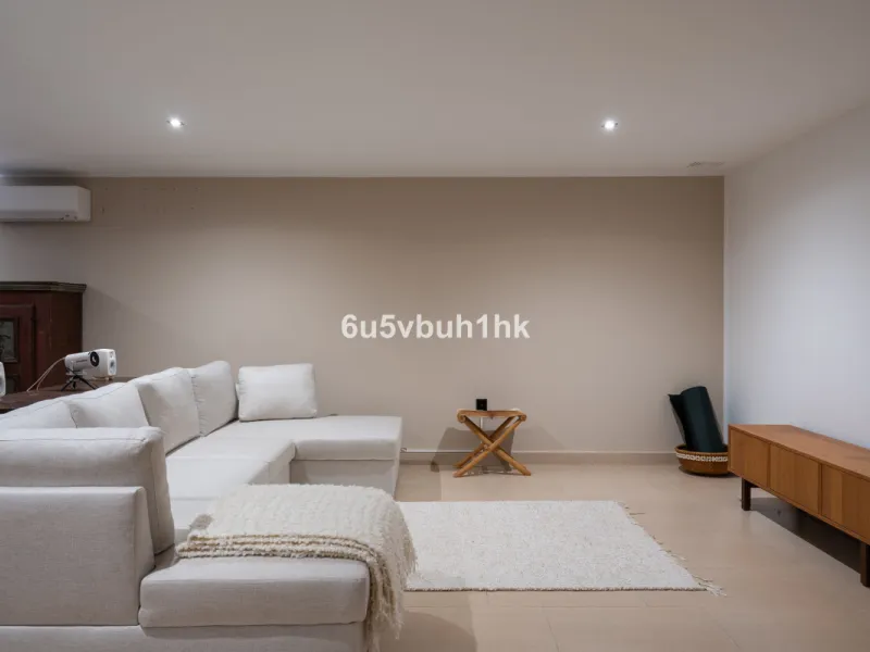 House - Semi-Detached House в продаже в Benalmadena, Málaga. В доме 3 спален и 2 ванных комнат. Площадь дома 285 м². Площадь участка 467 м²