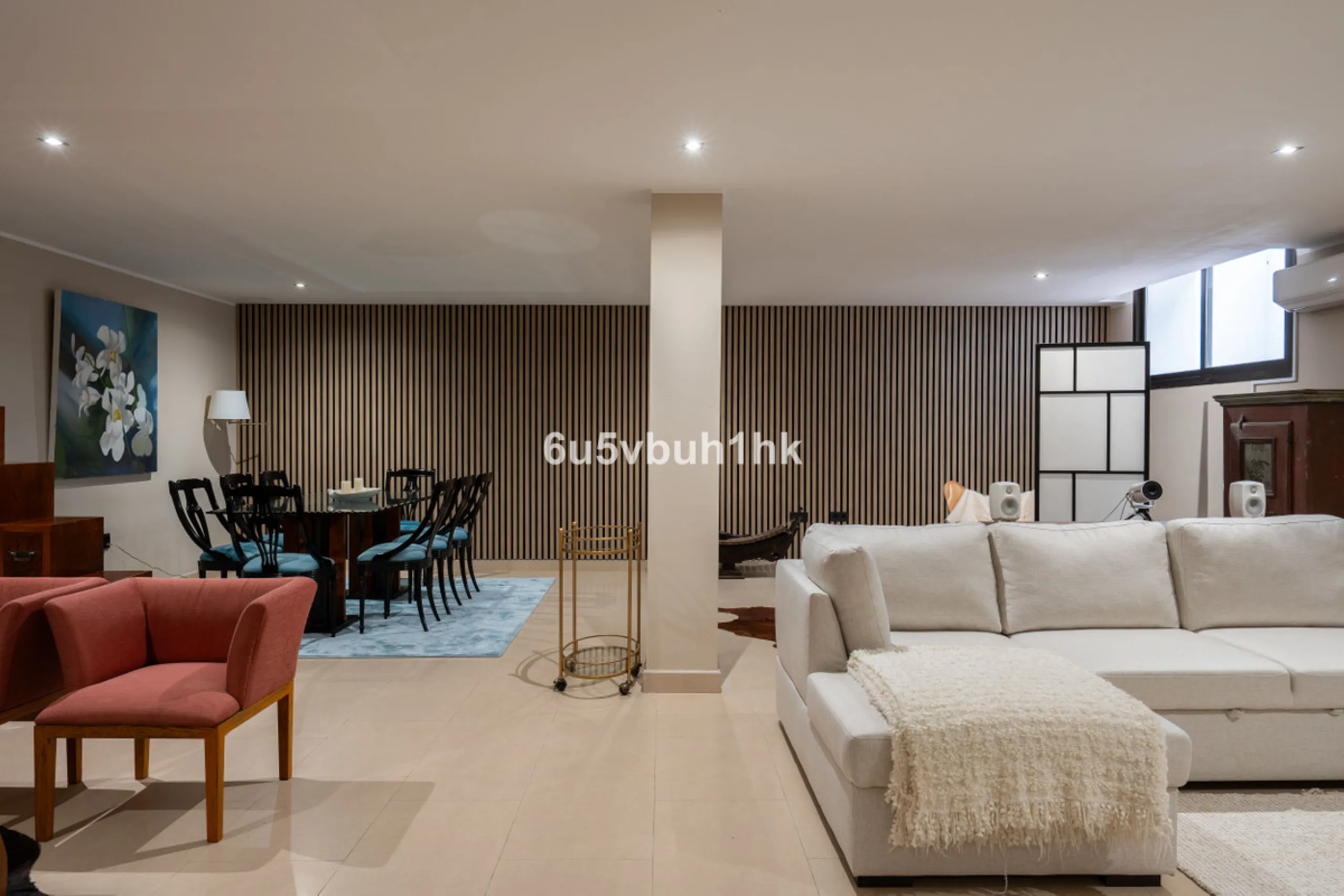 House - Semi-Detached House в продаже в Benalmadena, Málaga. В доме 3 спален и 2 ванных комнат. Площадь дома 285 м². Площадь участка 467 м²