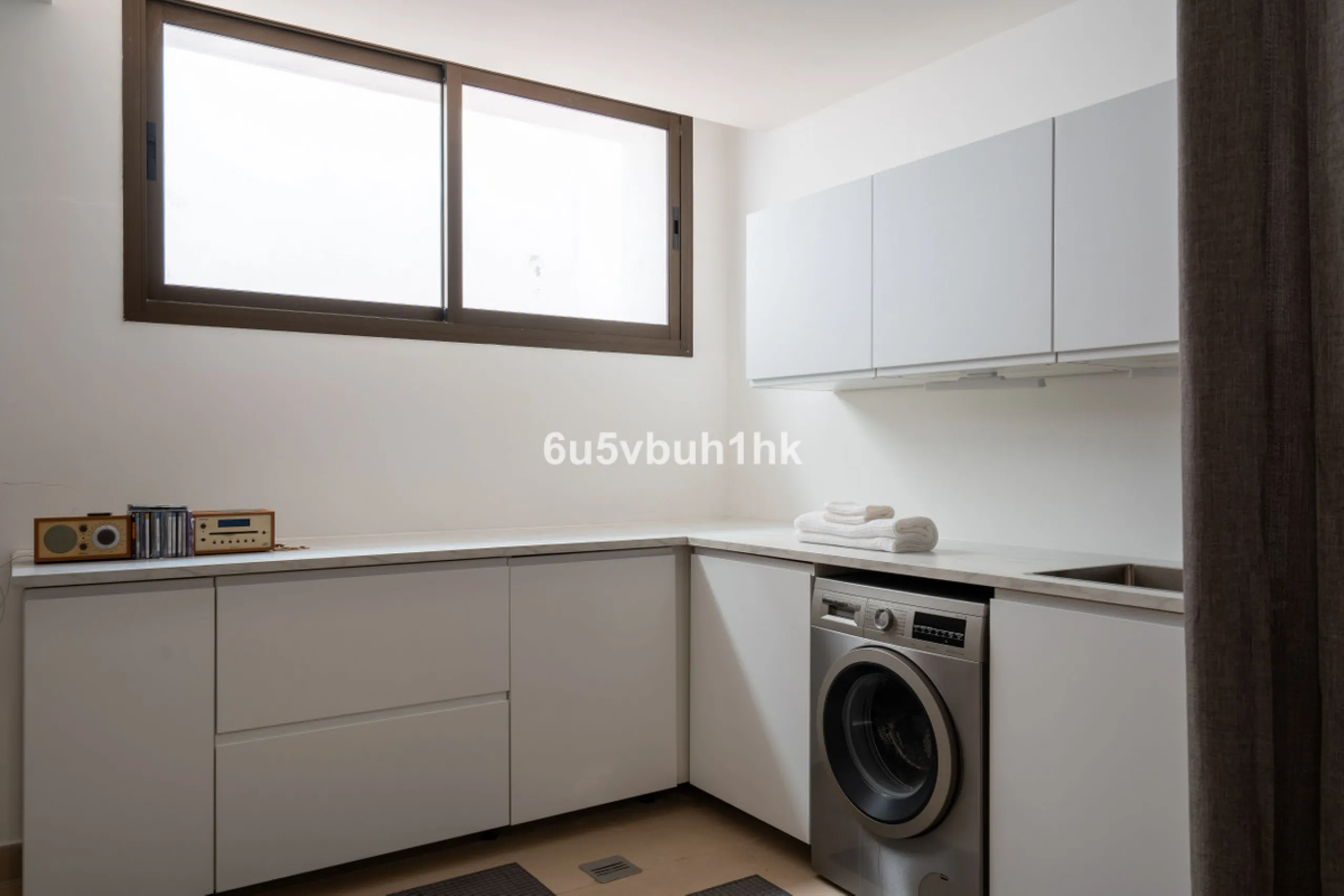 House - Semi-Detached House в продаже в Benalmadena, Málaga. В доме 3 спален и 2 ванных комнат. Площадь дома 285 м². Площадь участка 467 м²