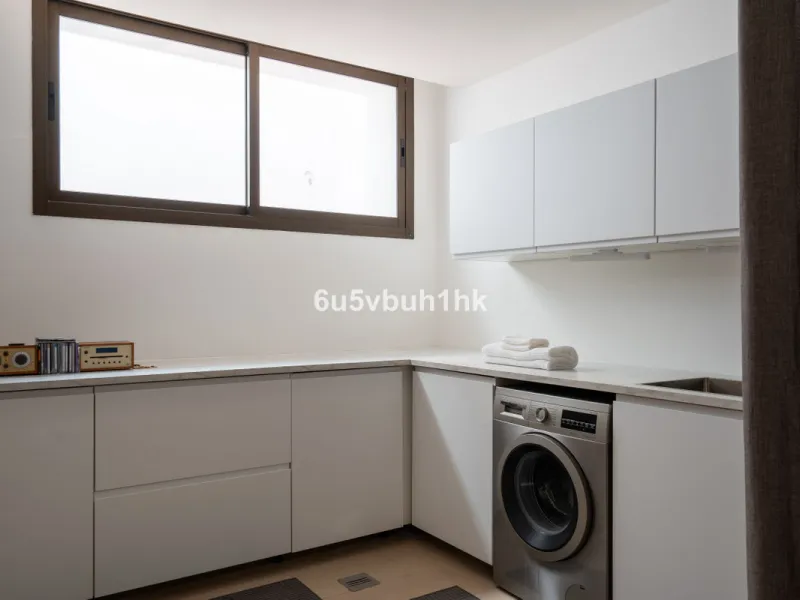 House - Semi-Detached House в продаже в Benalmadena, Málaga. В доме 3 спален и 2 ванных комнат. Площадь дома 285 м². Площадь участка 467 м²