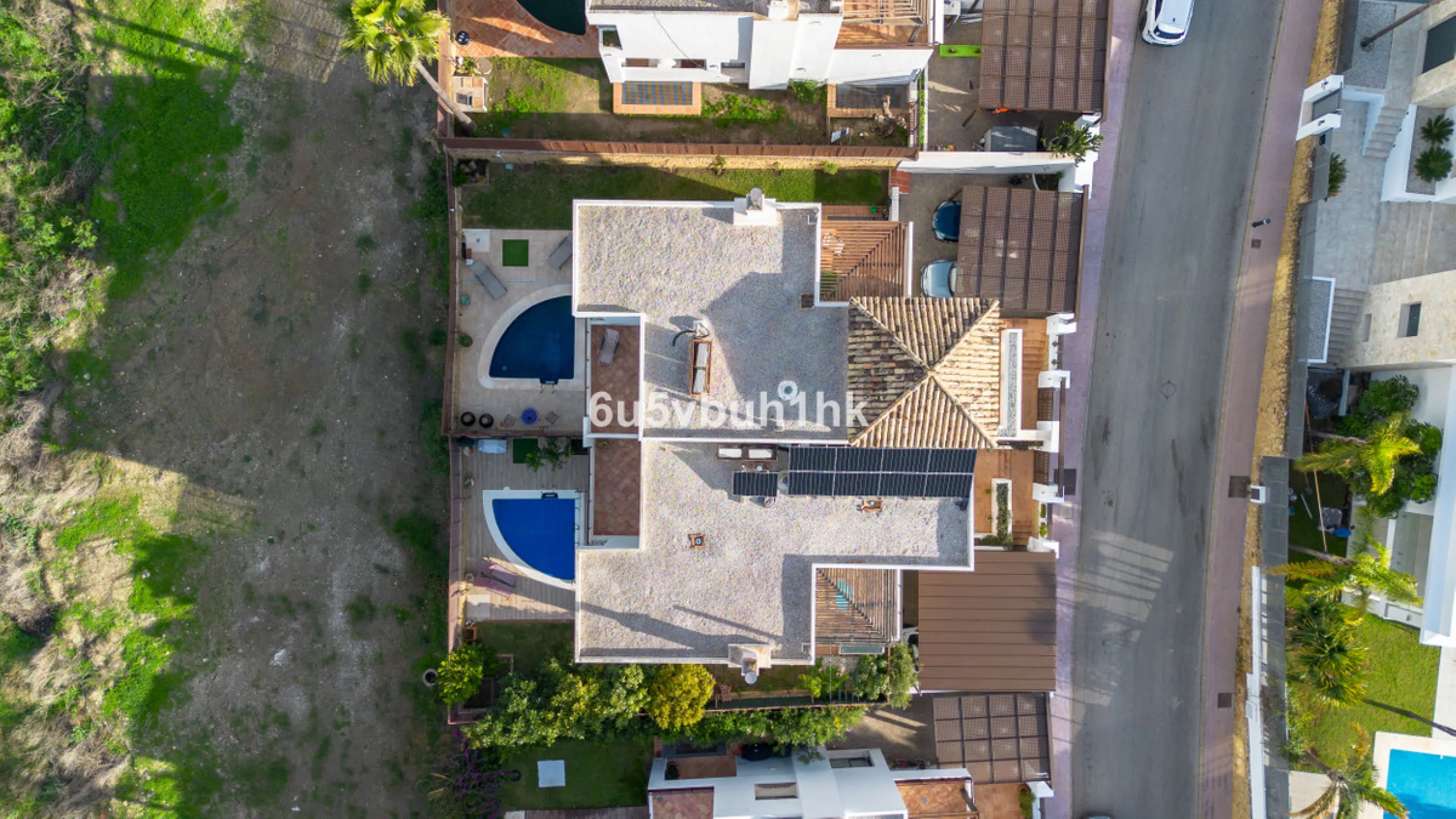 House - Semi-Detached House в продаже в Benalmadena, Málaga. В доме 3 спален и 2 ванных комнат. Площадь дома 285 м². Площадь участка 467 м²