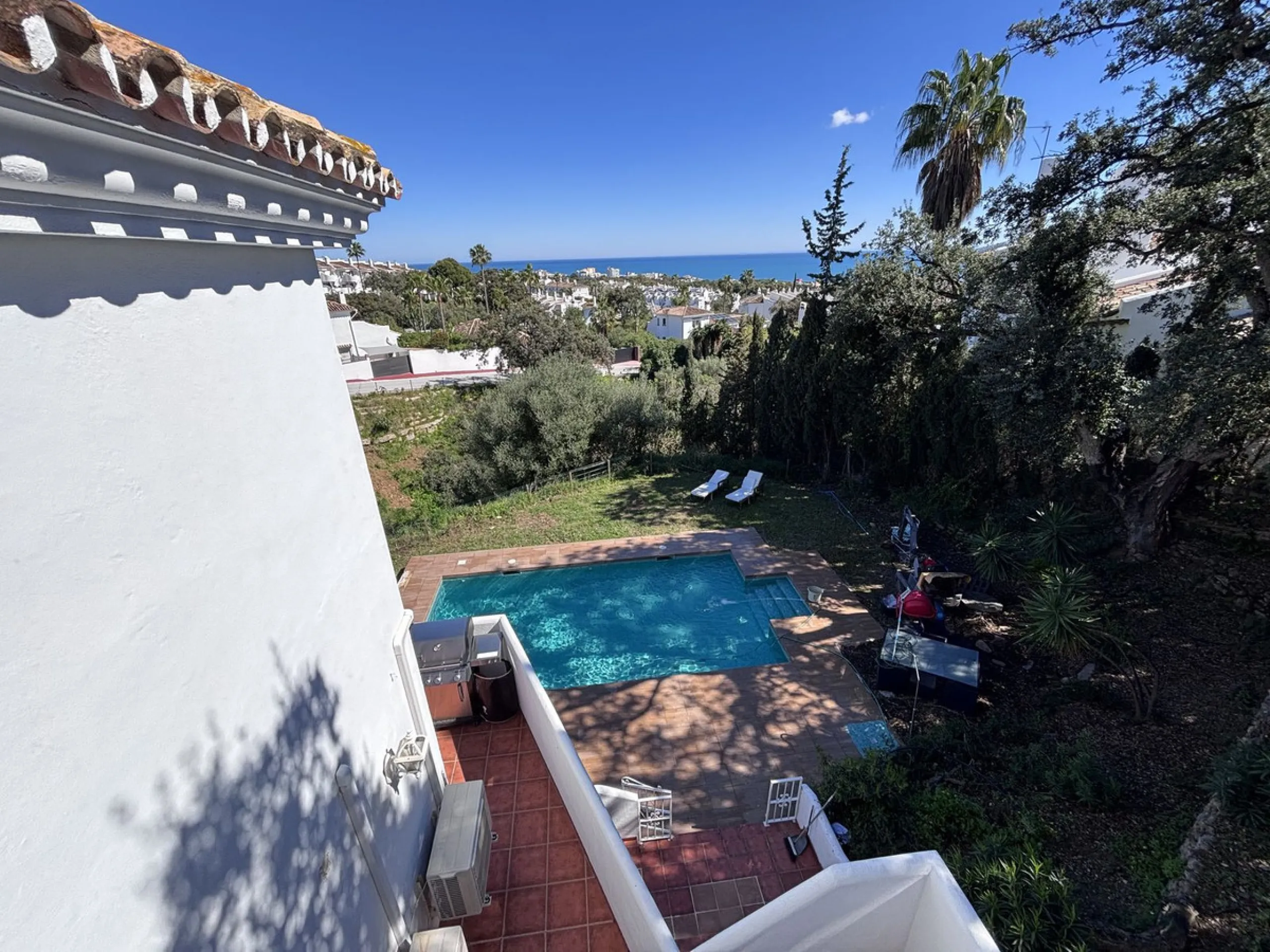 House - Detached Villa в продаже в Mijas, Málaga. В доме 5 спален и 4 ванных комнат. Площадь дома 364 м². Площадь участка 1299 м²