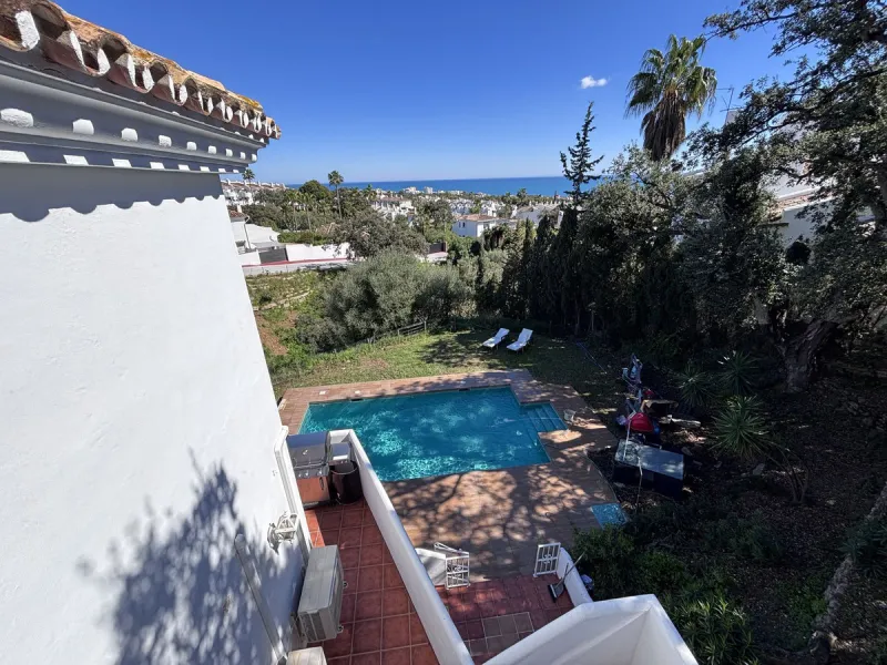 House - Detached Villa в продаже в Mijas, Málaga. В доме 5 спален и 4 ванных комнат. Площадь дома 364 м². Площадь участка 1299 м²