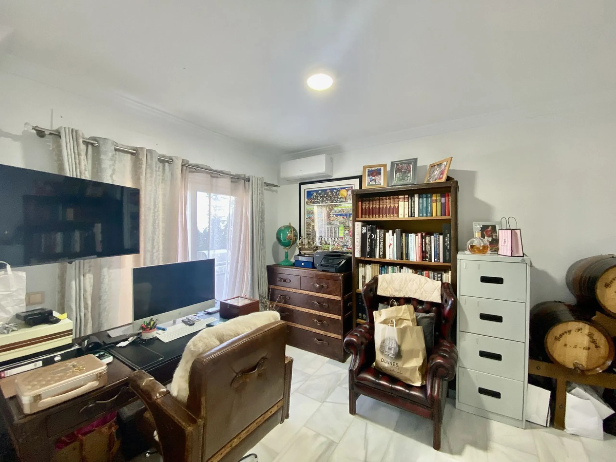 House - Detached Villa в продаже в Mijas, Málaga. В доме 5 спален и 4 ванных комнат. Площадь дома 364 м². Площадь участка 1299 м²