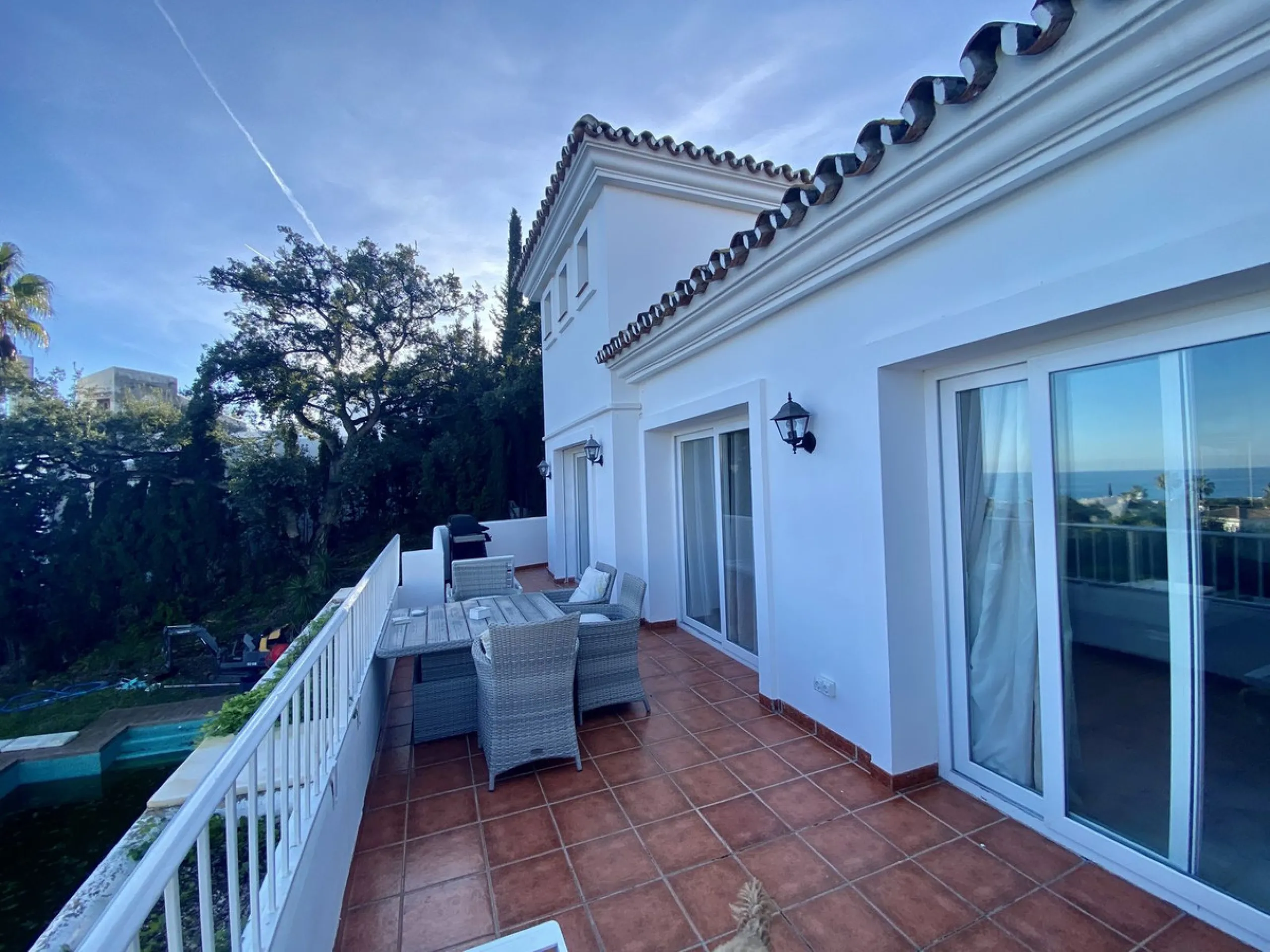 House - Detached Villa в продаже в Mijas, Málaga. В доме 5 спален и 4 ванных комнат. Площадь дома 364 м². Площадь участка 1299 м²