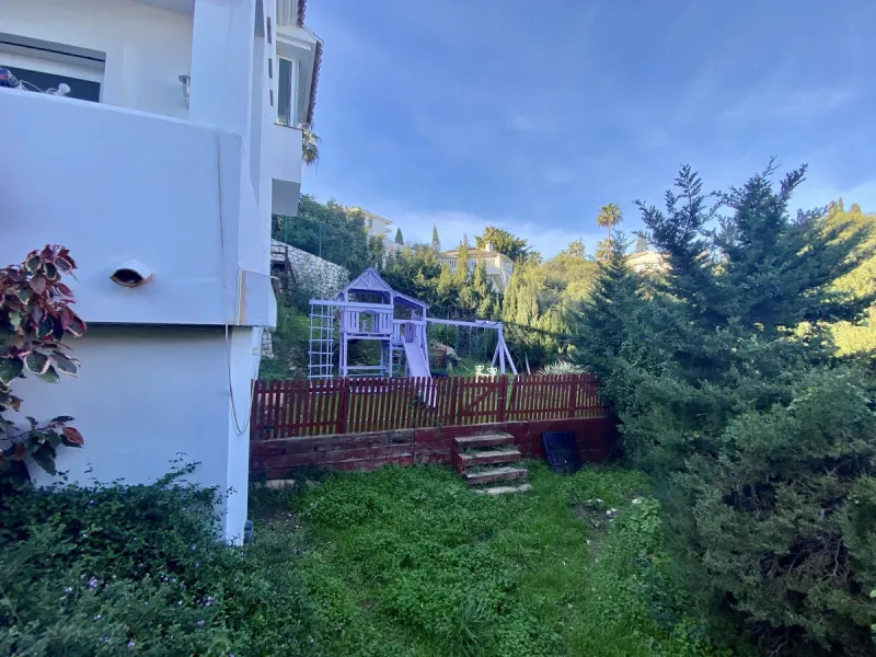 House - Detached Villa в продаже в Mijas, Málaga. В доме 5 спален и 4 ванных комнат. Площадь дома 364 м². Площадь участка 1299 м²